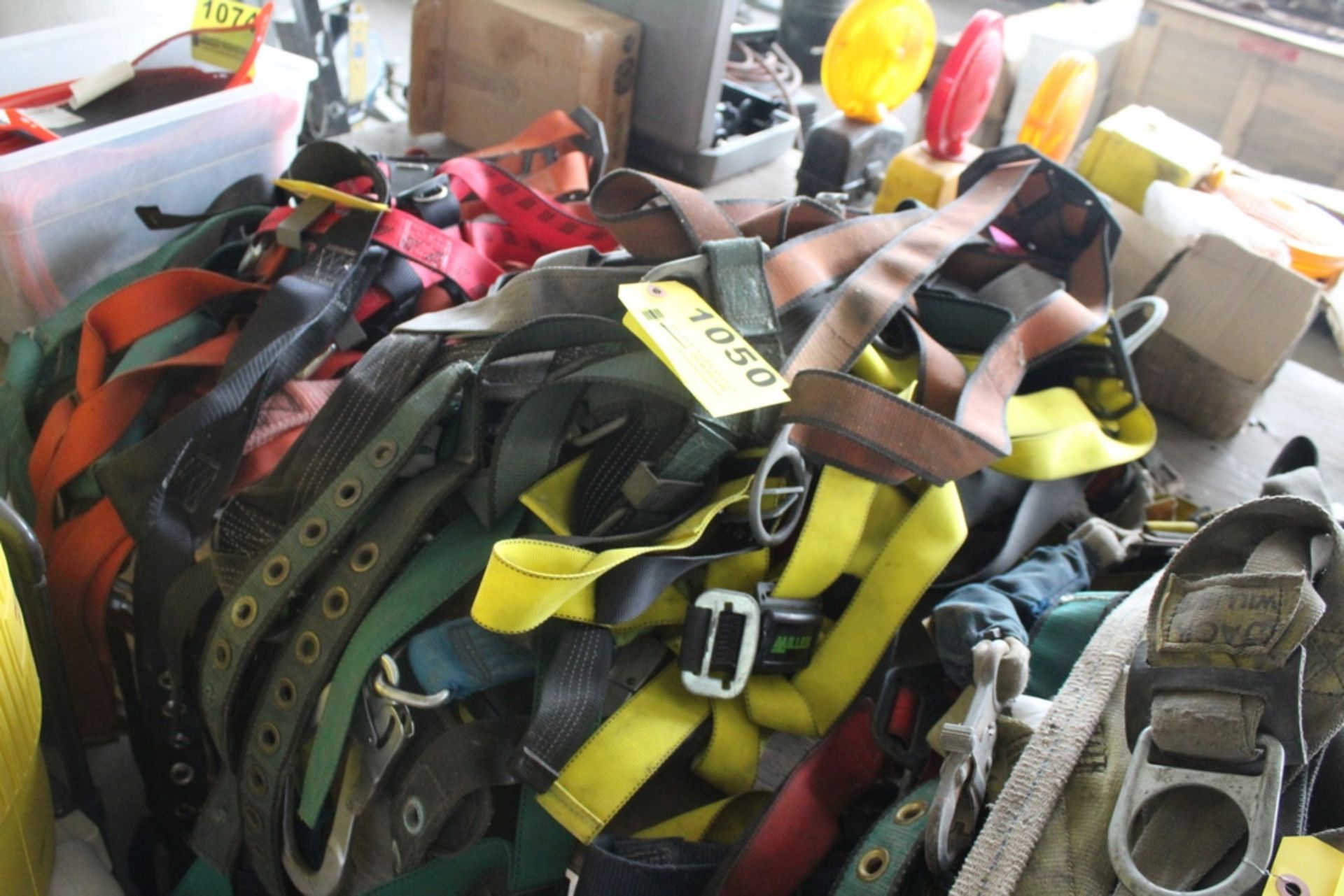 LOT: SAFETY HARNESSES