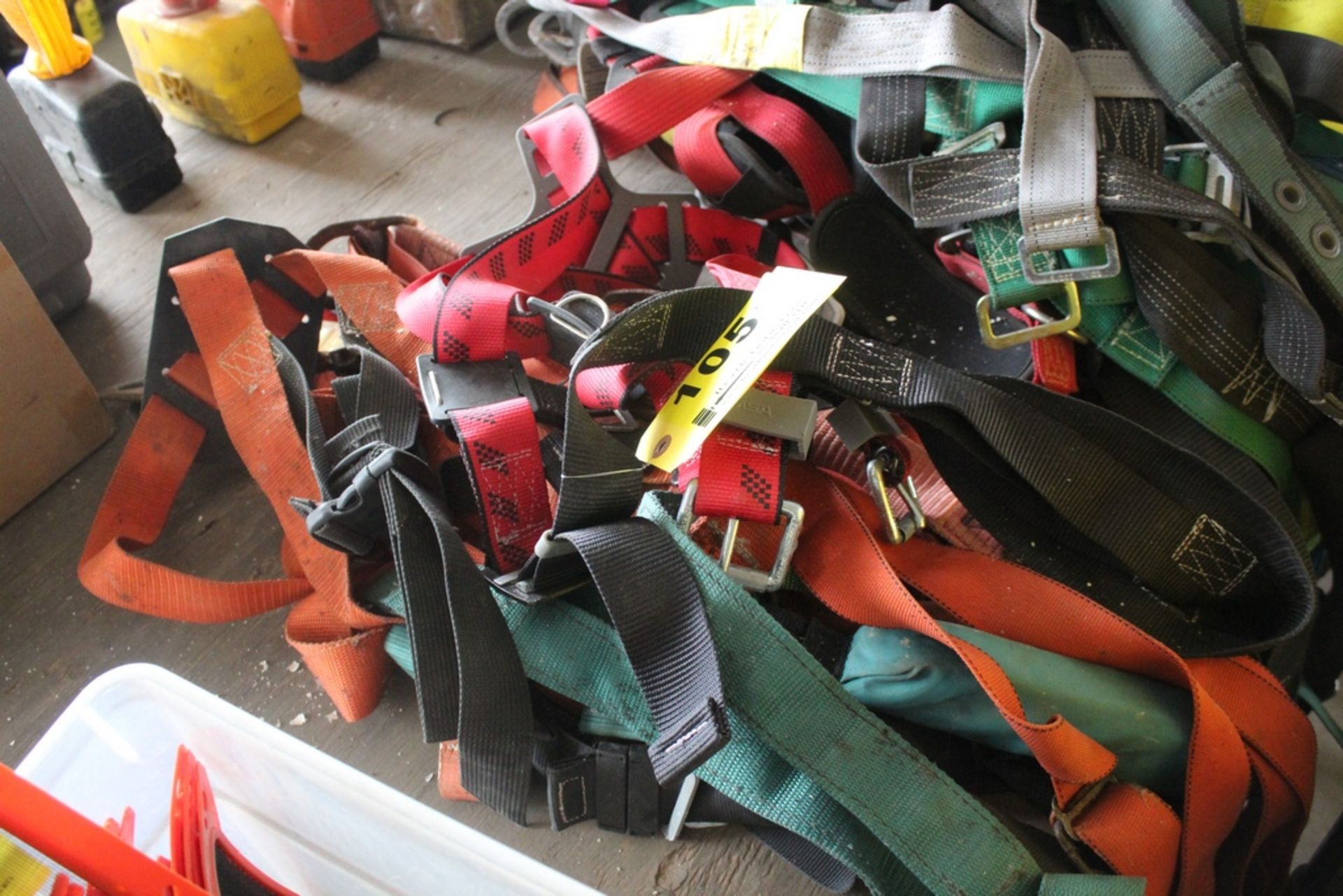 LOT: SAFETY HARNESSES