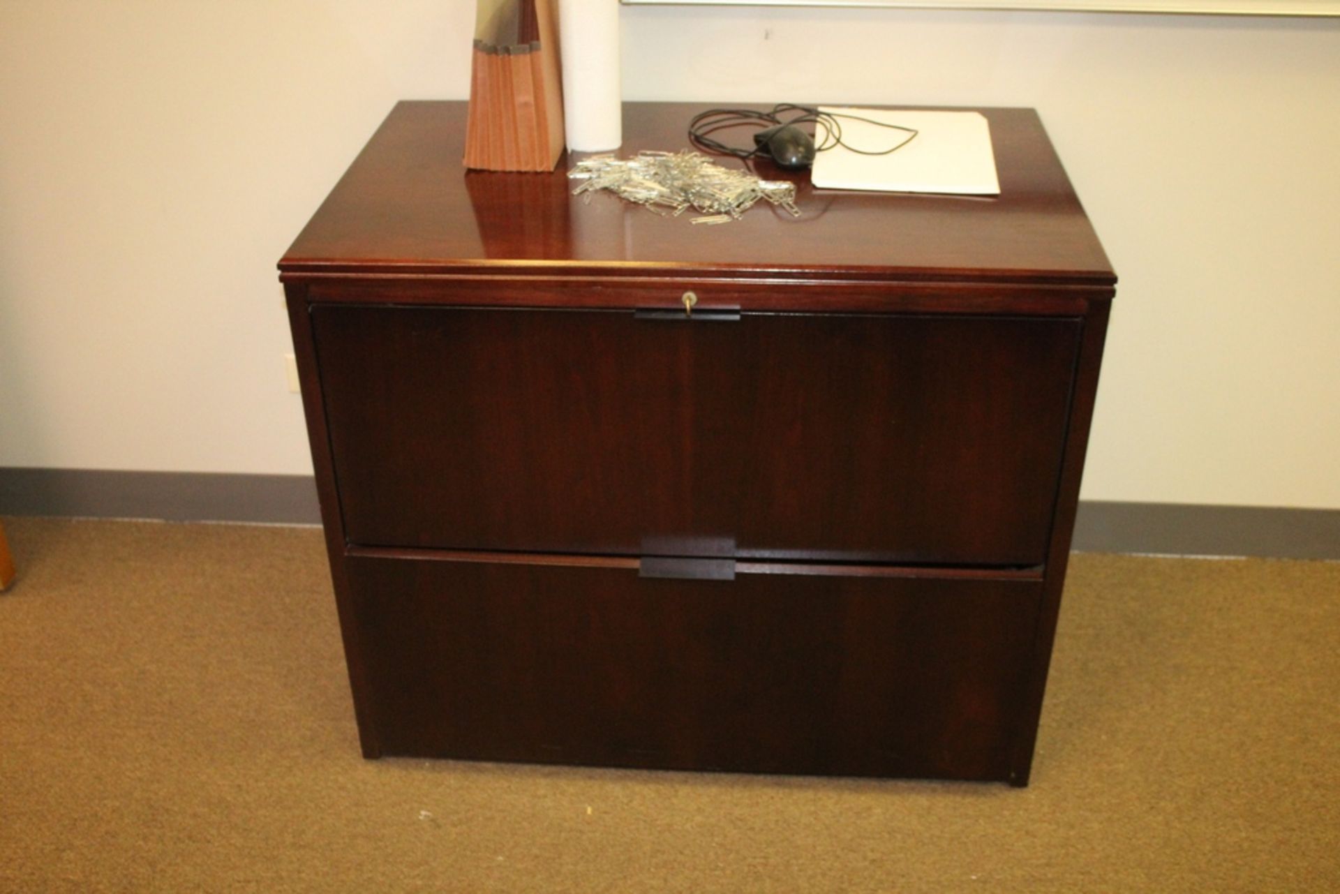 LARGE U-SHAPED DESK, 114" X 72" WITH TWO LATERAL FILE CABINETS - Image 4 of 4