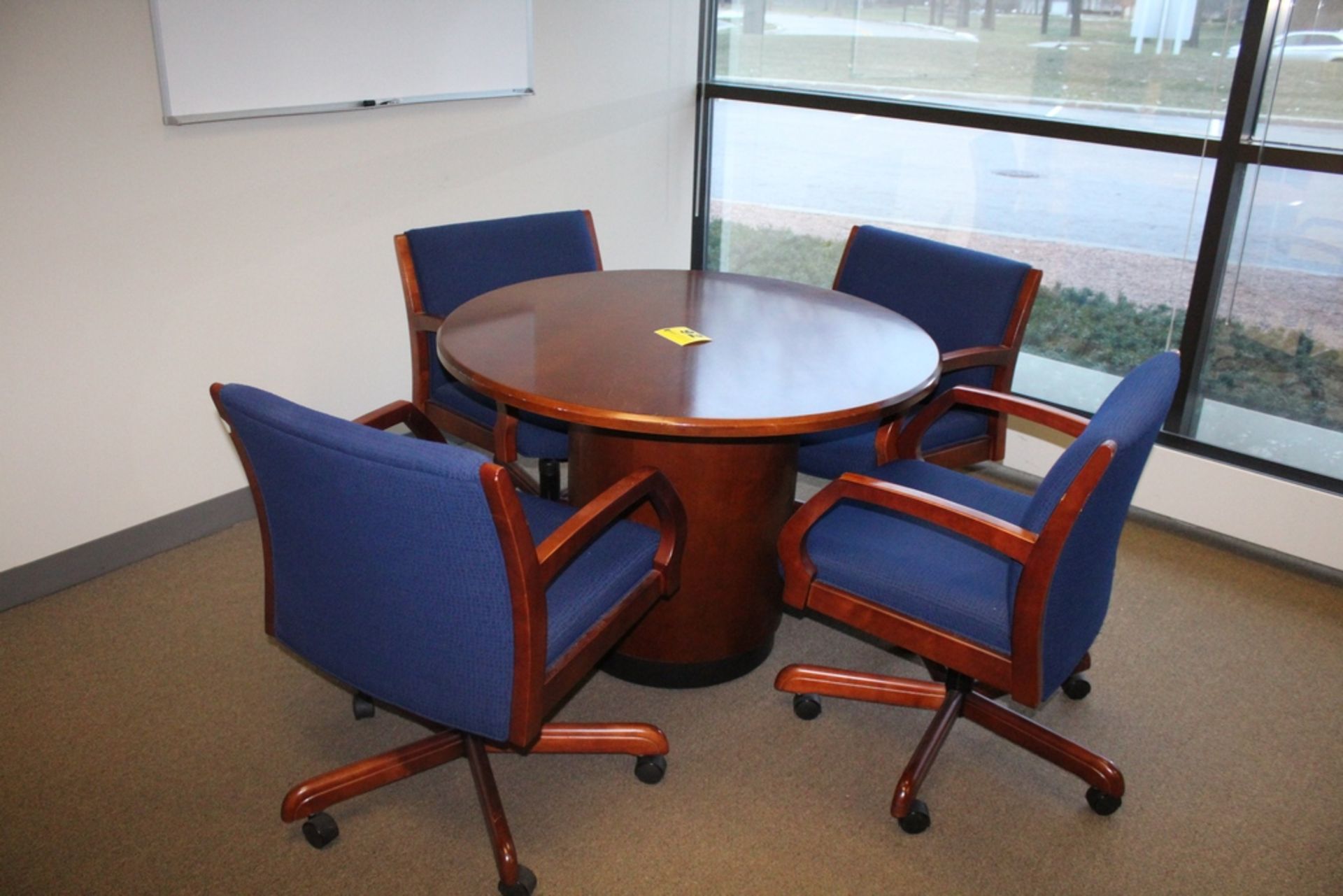 ROUND TABLE, WITH FOUR PORTABLE CHAIRS 42"