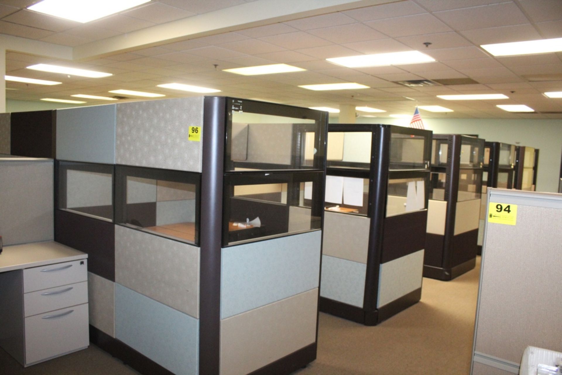 TEN STATION OFFICE CUBICLE, 32' X 12'5" X 71" OR 76" X 76" EACH