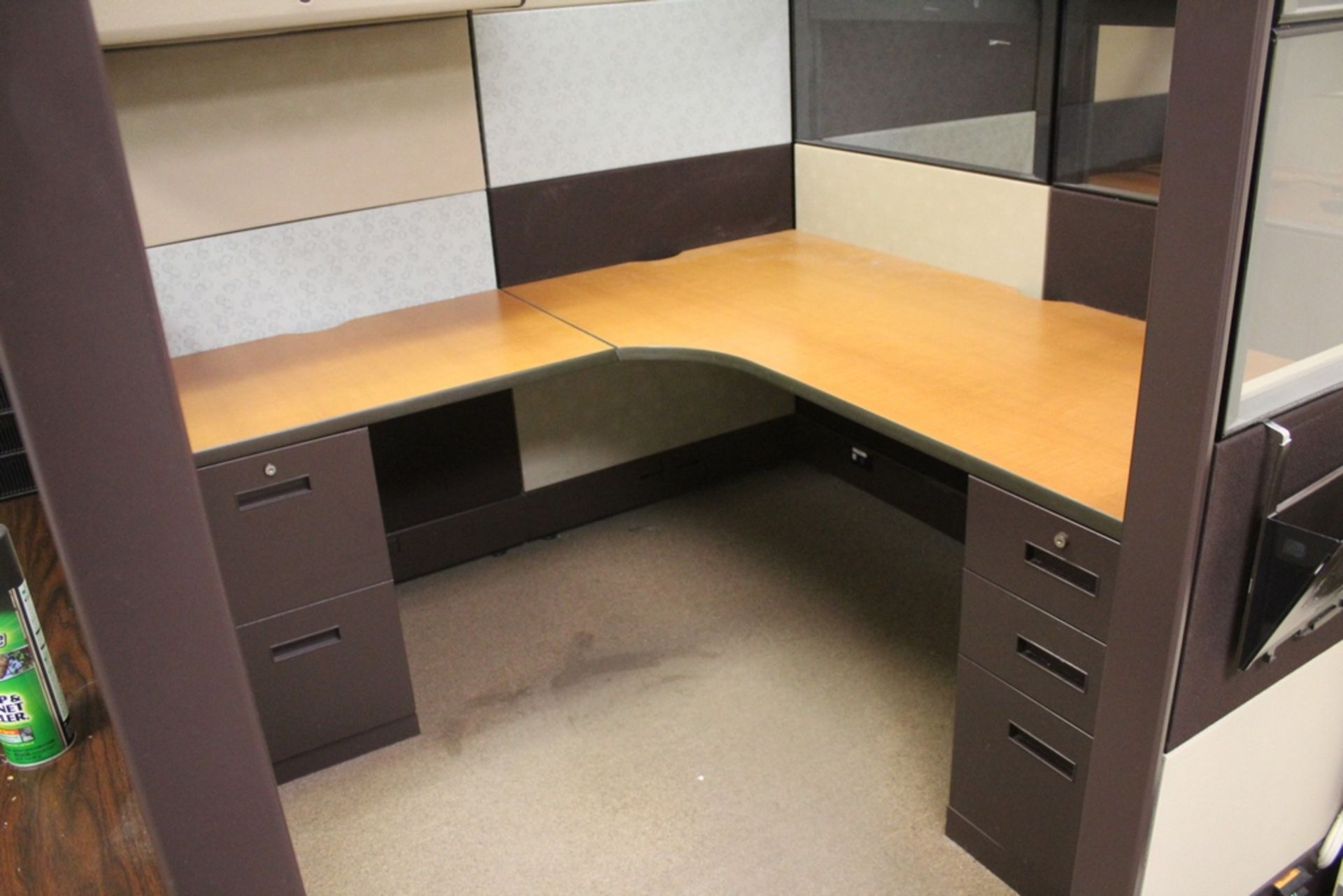 TEN STATION OFFICE CUBICLE, 32' X 12'5" X 71" OR 76" X 76" EACH - Image 4 of 4
