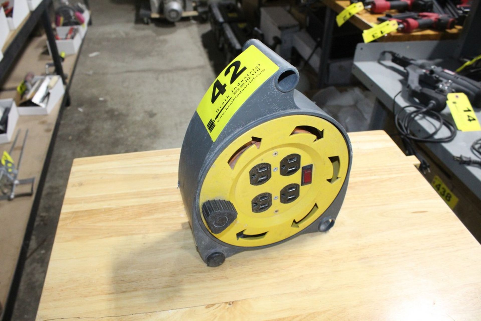 COMMERCIAL ELECTRIC 20' PORTABLE CORD REEL