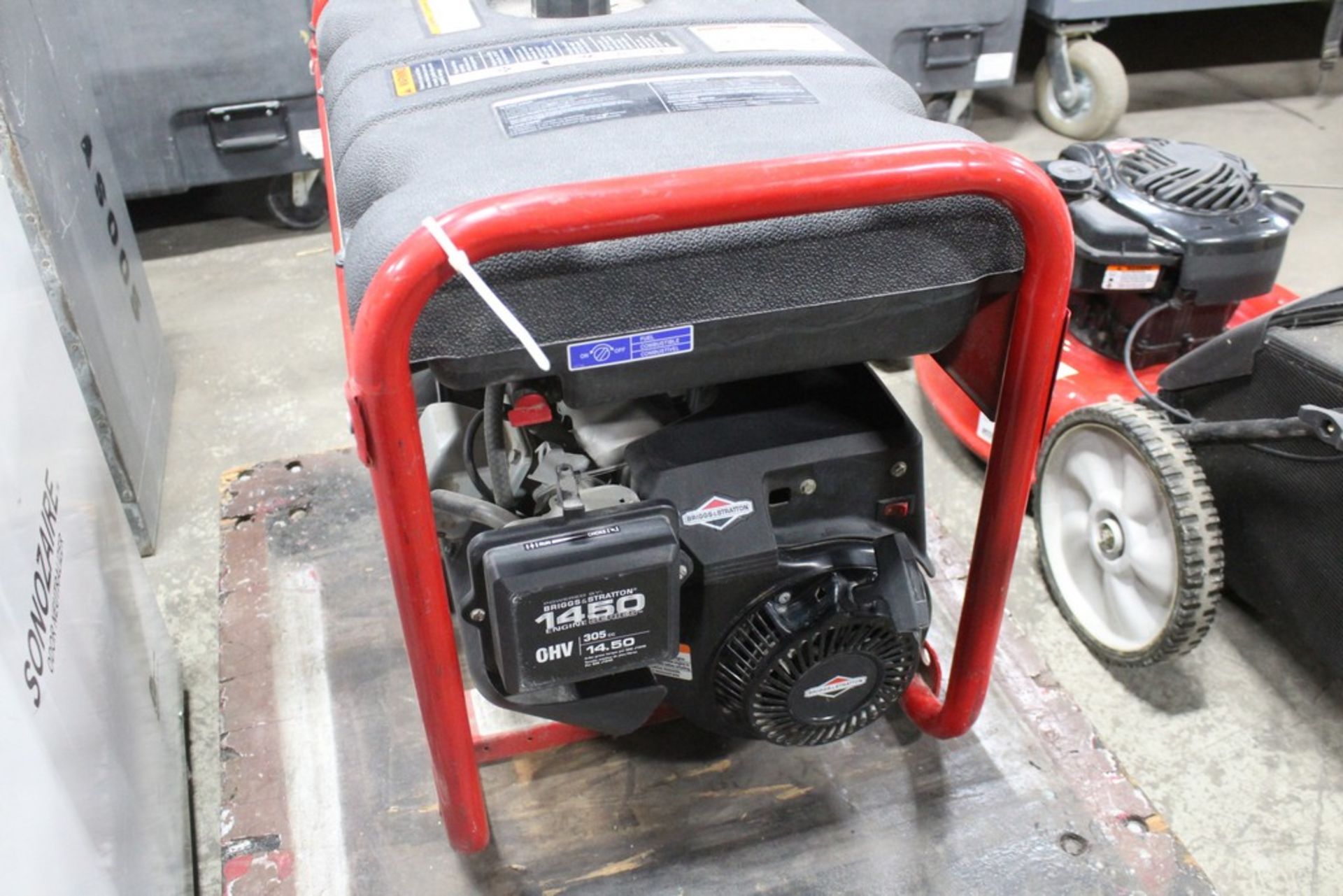 HUSKY PORTABLE GENERATOR, 5,000 WATTS, 6,250 STARTING WATTS, WITH BRIGG & STRATTON 1450 GAS ENGINE - Image 4 of 5