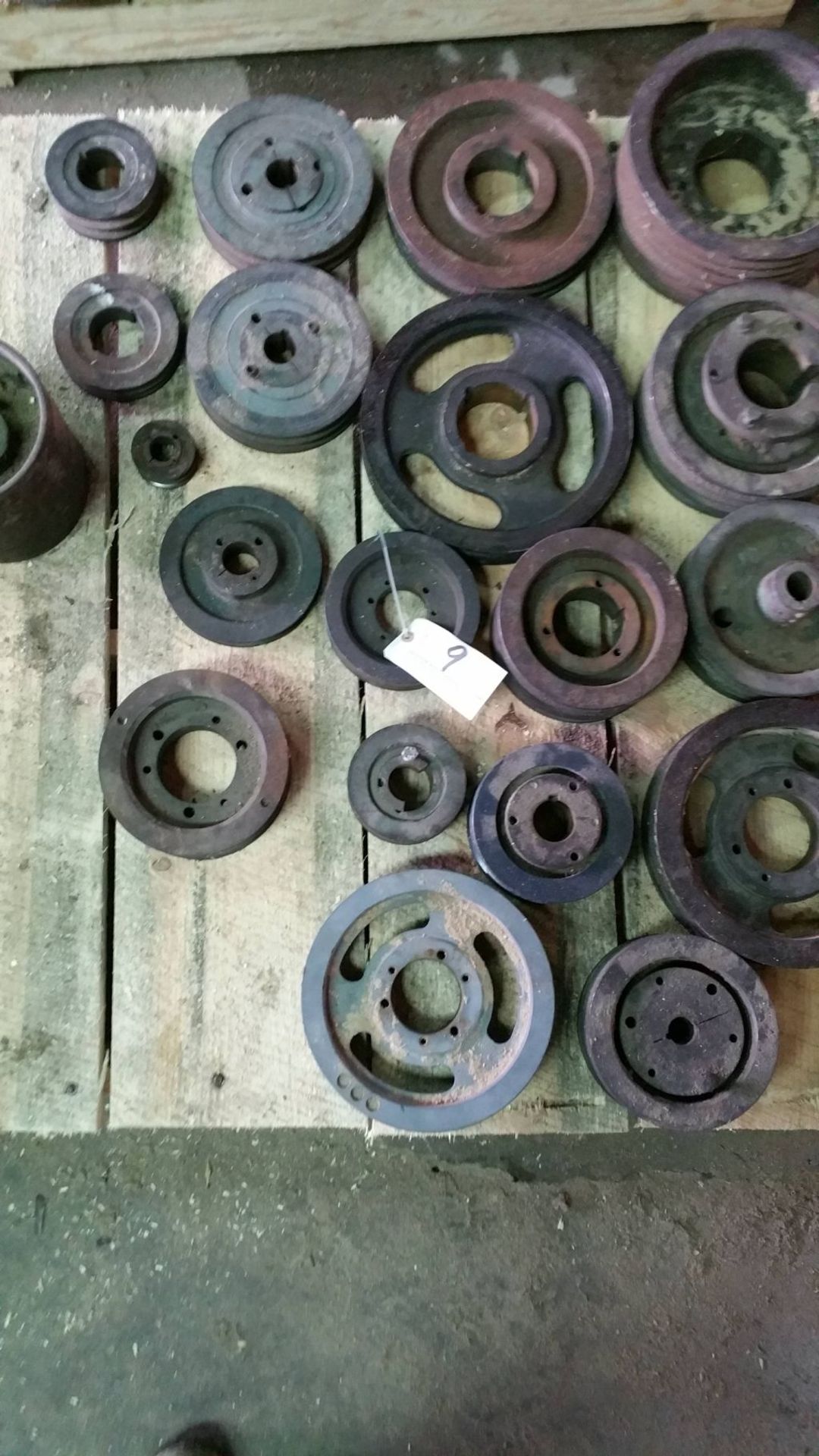 (17) Med/small sheave pulleys.