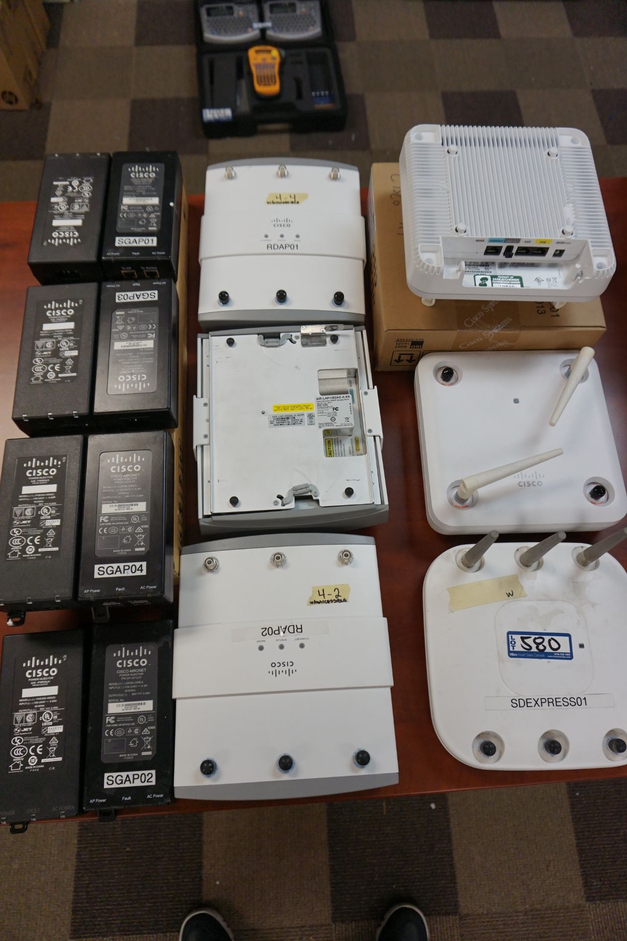 Asst. Cisco Air-AP1852E-A-K9, AIR LAP1252AG-A-K9 AIRONET Accesspoint with (8) Power Injectors