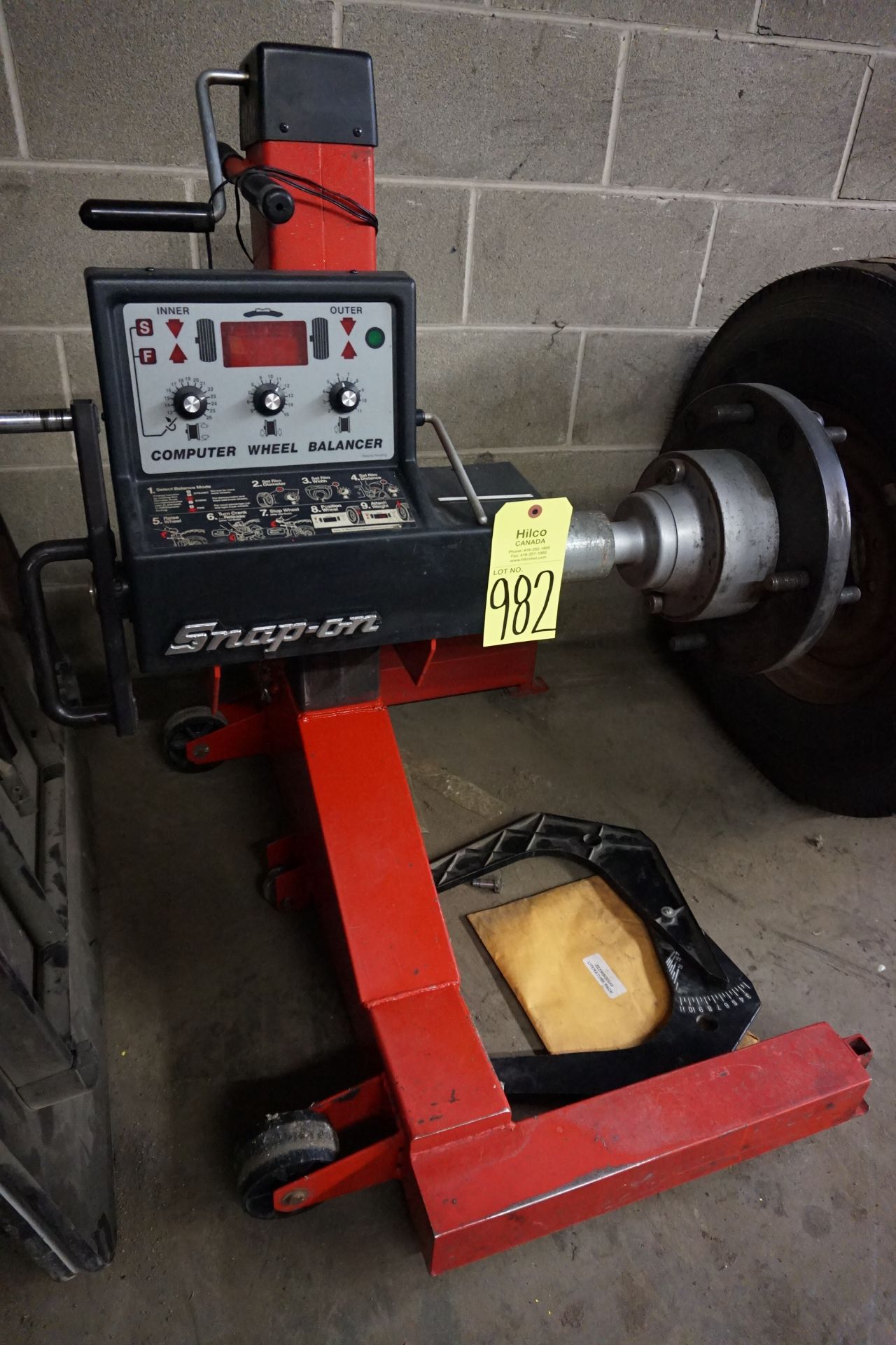 Snap-On Model WB400 Wheel Balancer