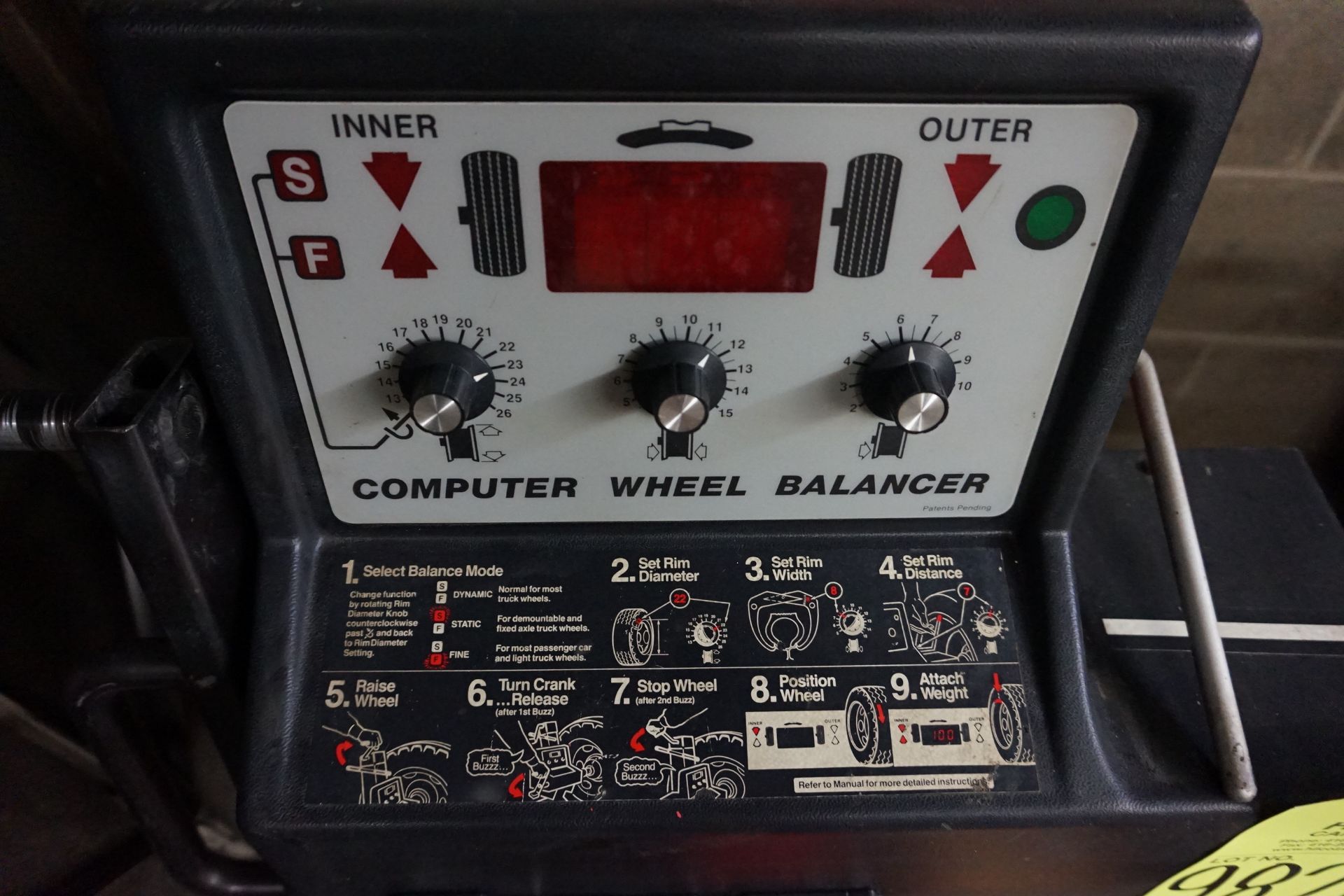 Snap-On Model WB400 Wheel Balancer - Image 2 of 4