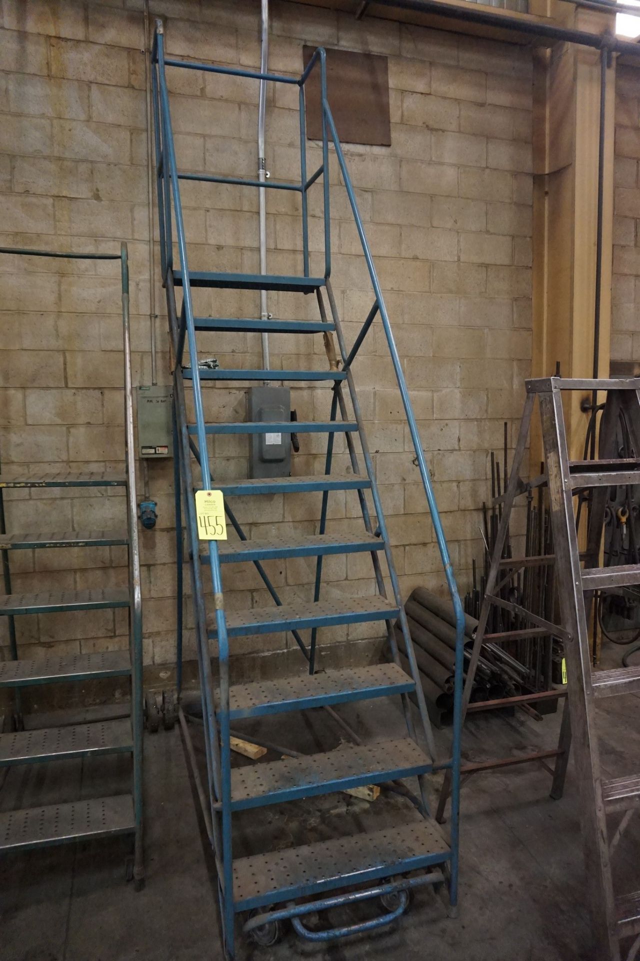 10-Step Mobile Ladder Stand