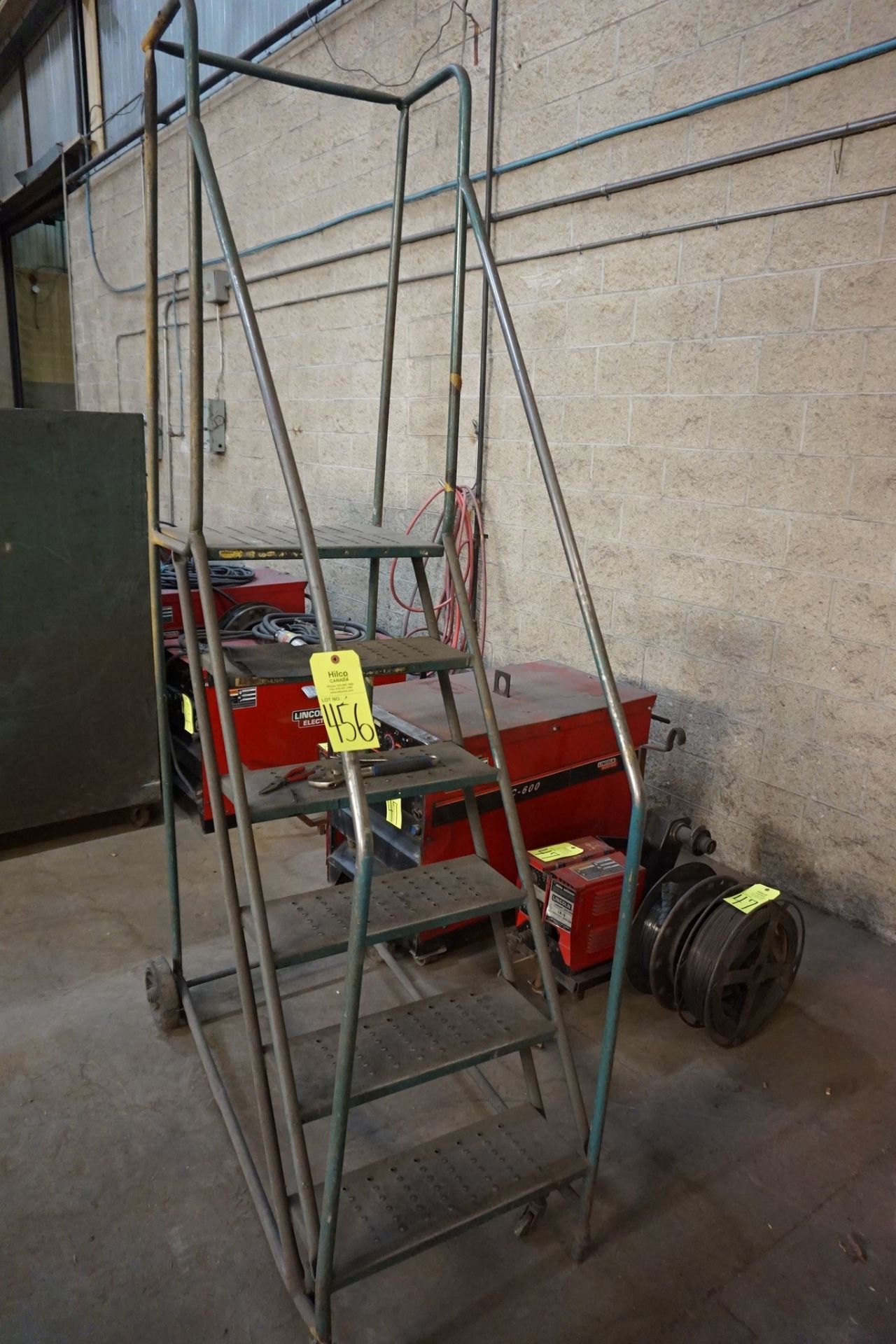 6-Step Mobile Ladder Stand