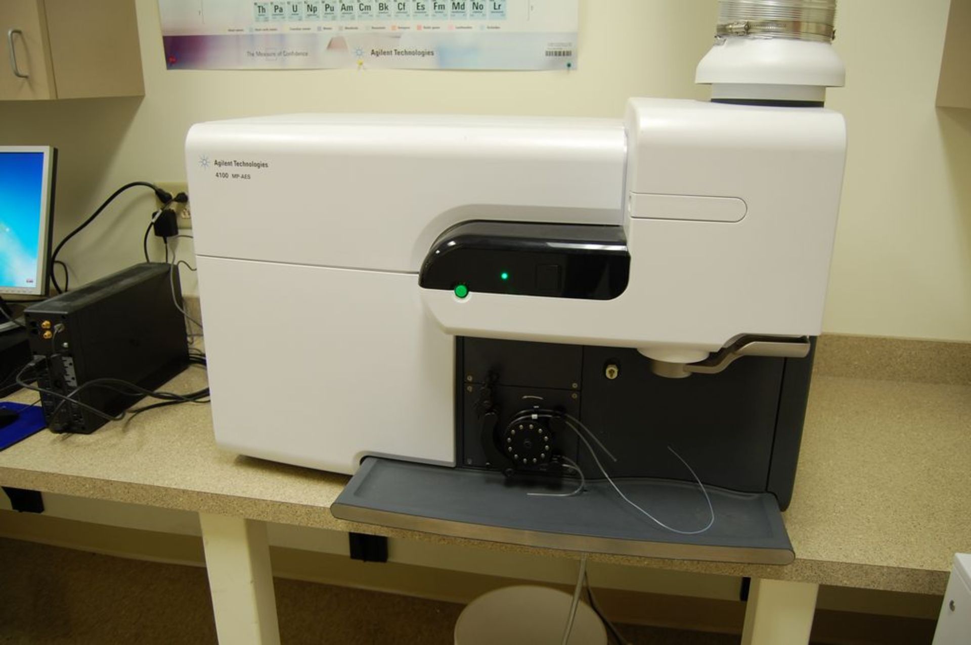 Agilent Technologies Model 4100 MP-AES / G8000A Microwave Plasma Atomic Emission Spectrometer - Image 2 of 6