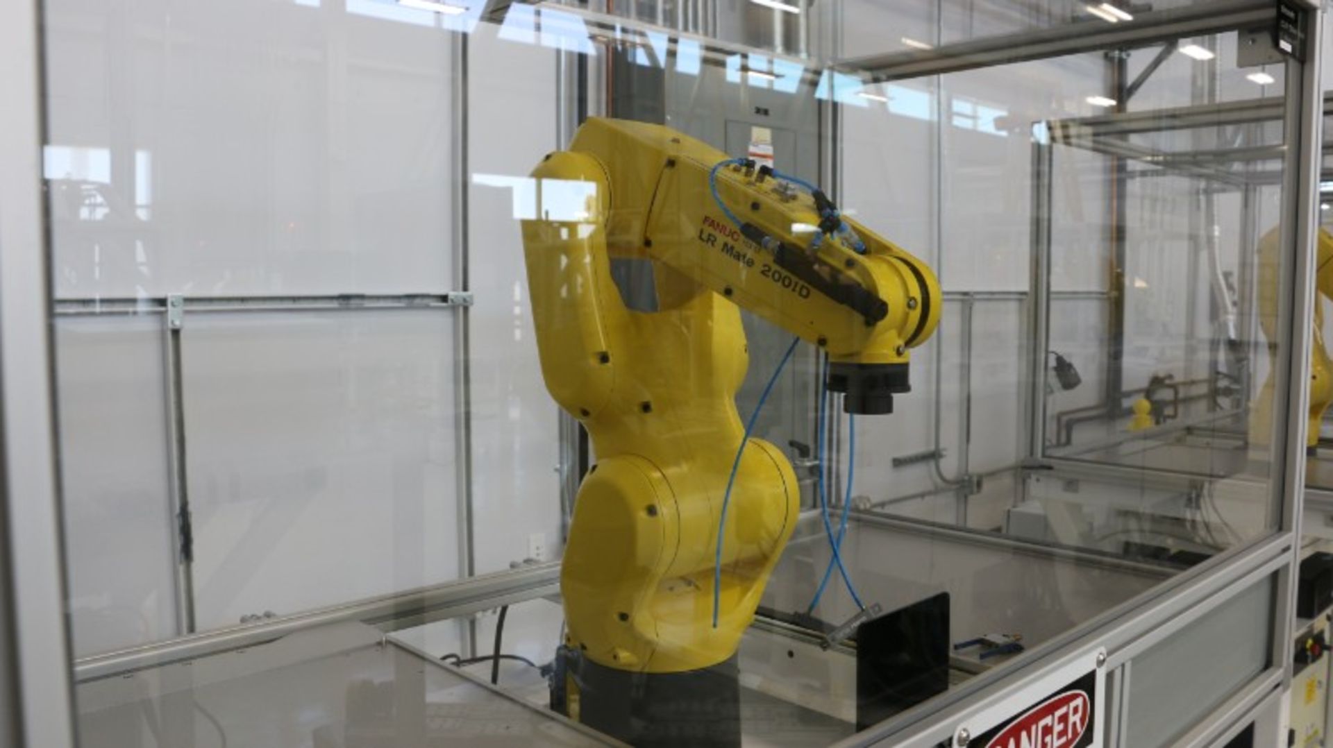 Fanuc Model LR Mate 200iD 6 Axis Robot - Image 6 of 10