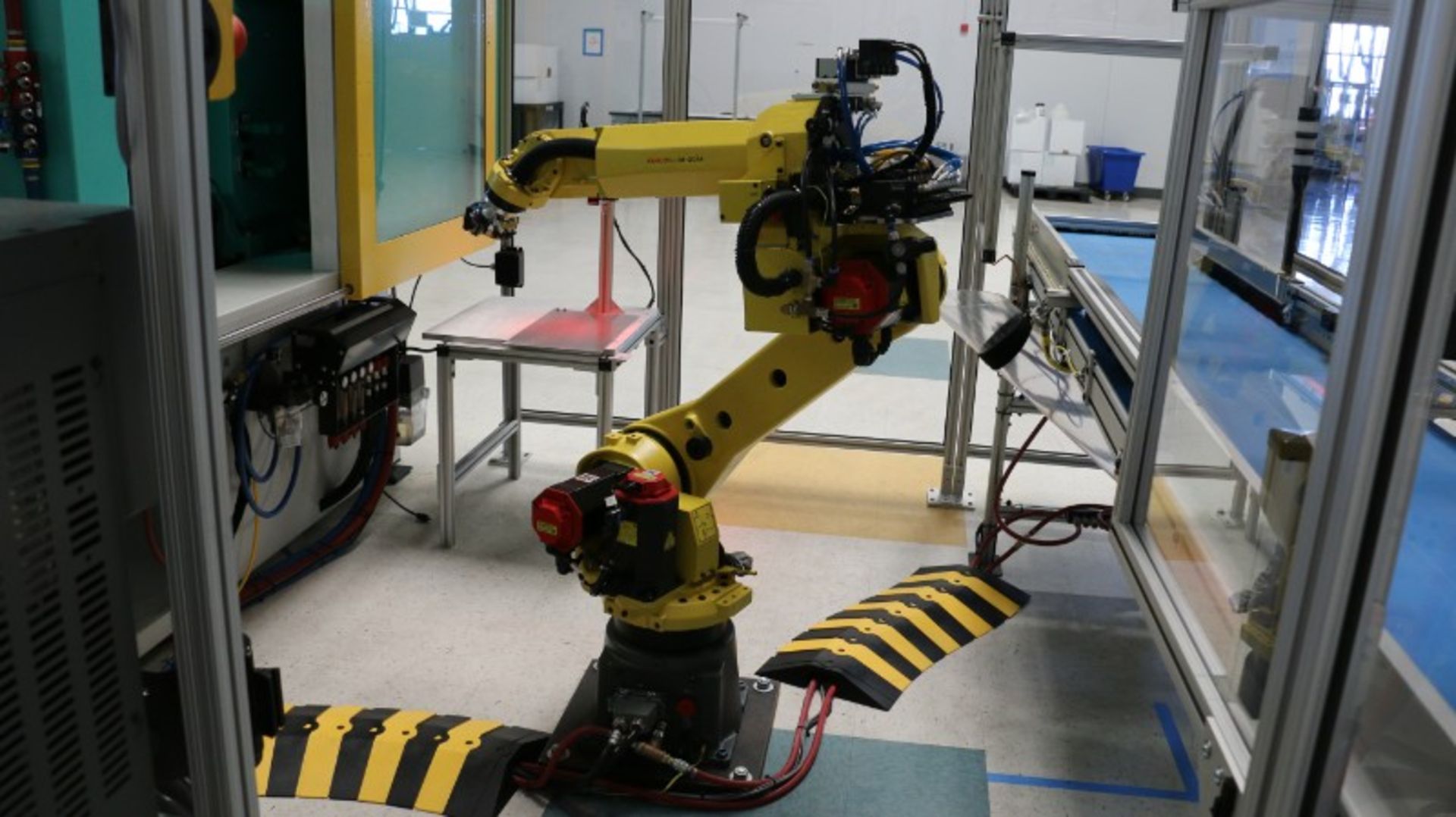 Fanuc Model M-20iA CNC Robot - Image 2 of 16