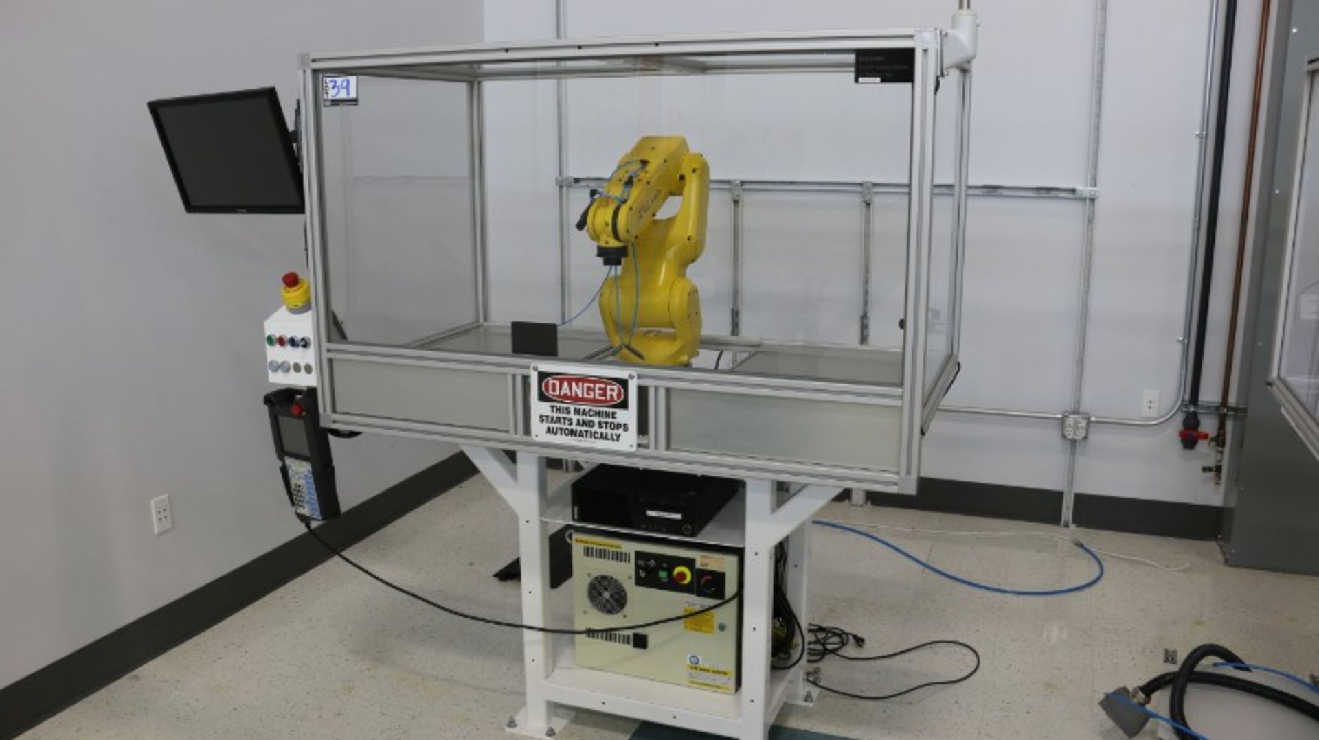 Fanuc Model LR Mate 200iD 6 Axis Robot - Image 2 of 10