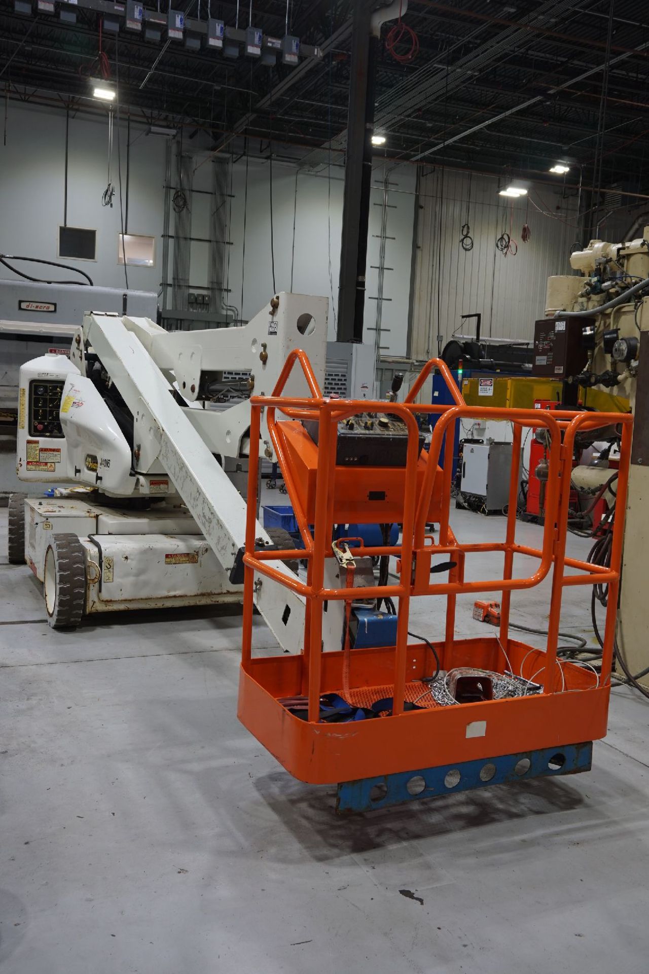 JLG Model N40 40' Electric Articulating Boom Lift