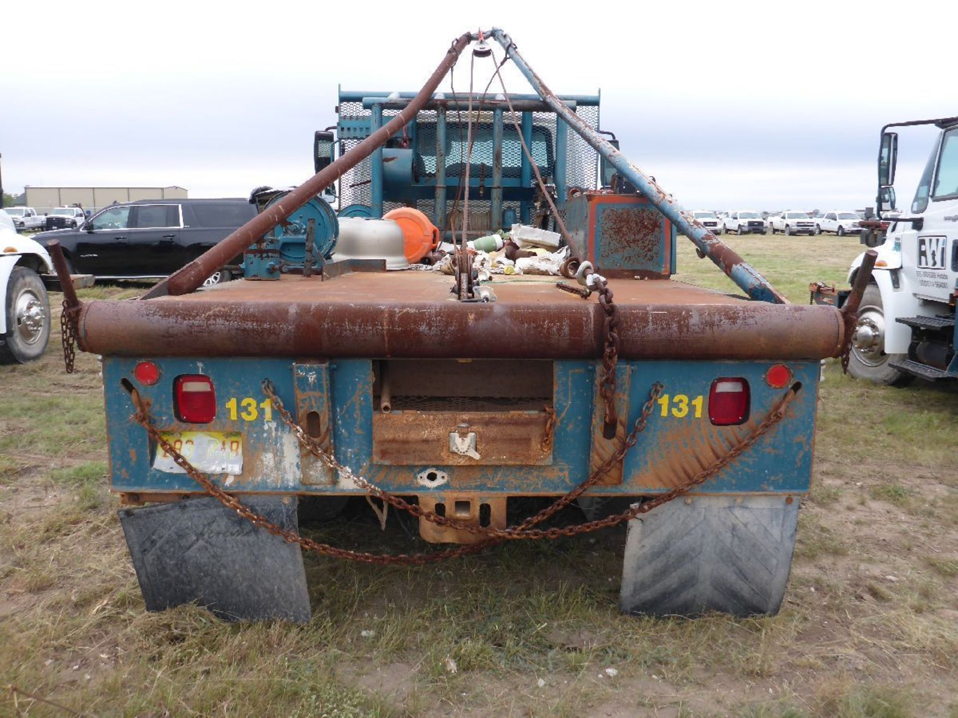 2006 International Model 4300 2 Ton Diesel Gang Truck - Image 5 of 8