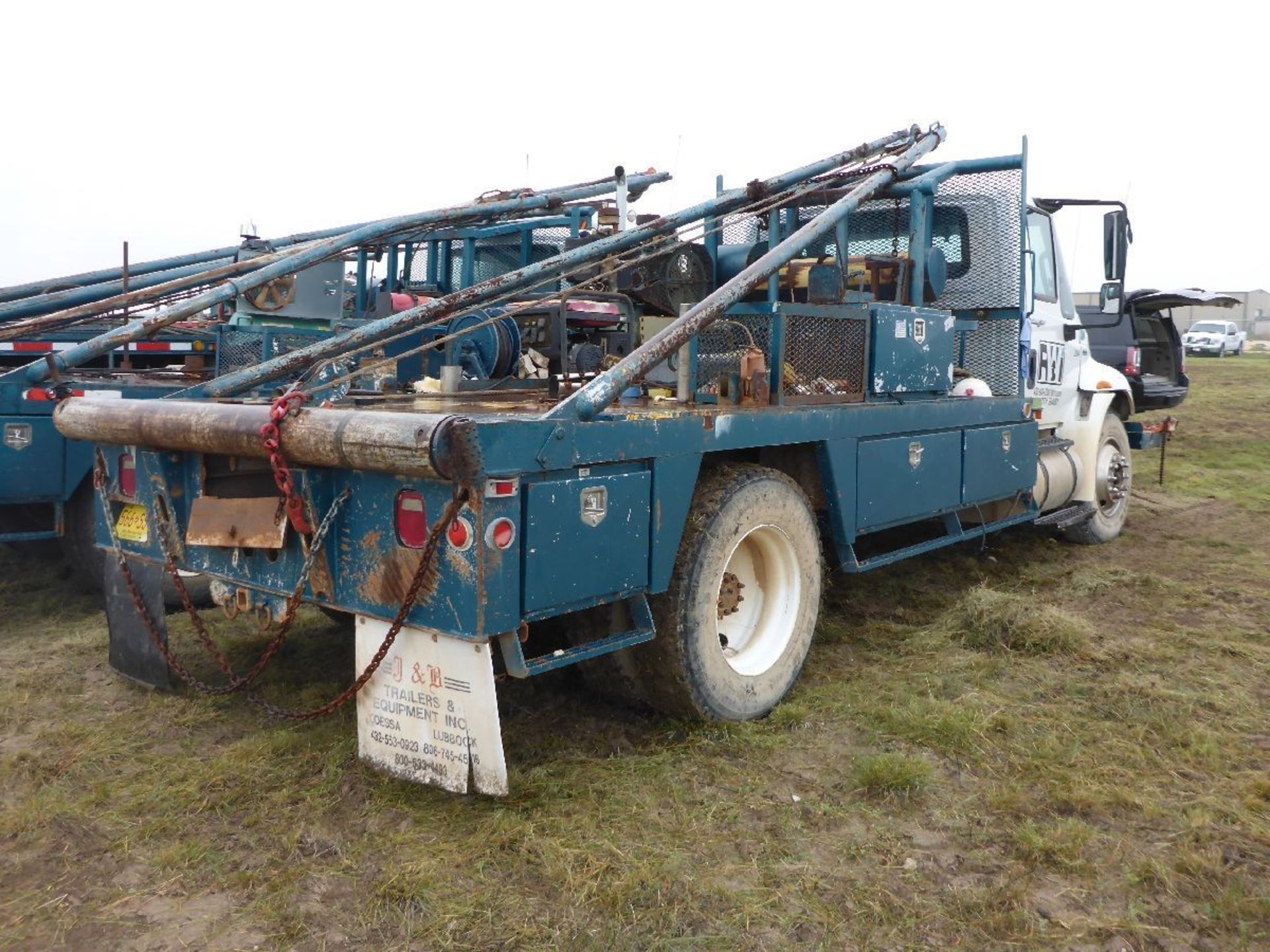 2011 International Model 4300 2 Ton Diesel Gang Truck - Image 2 of 6