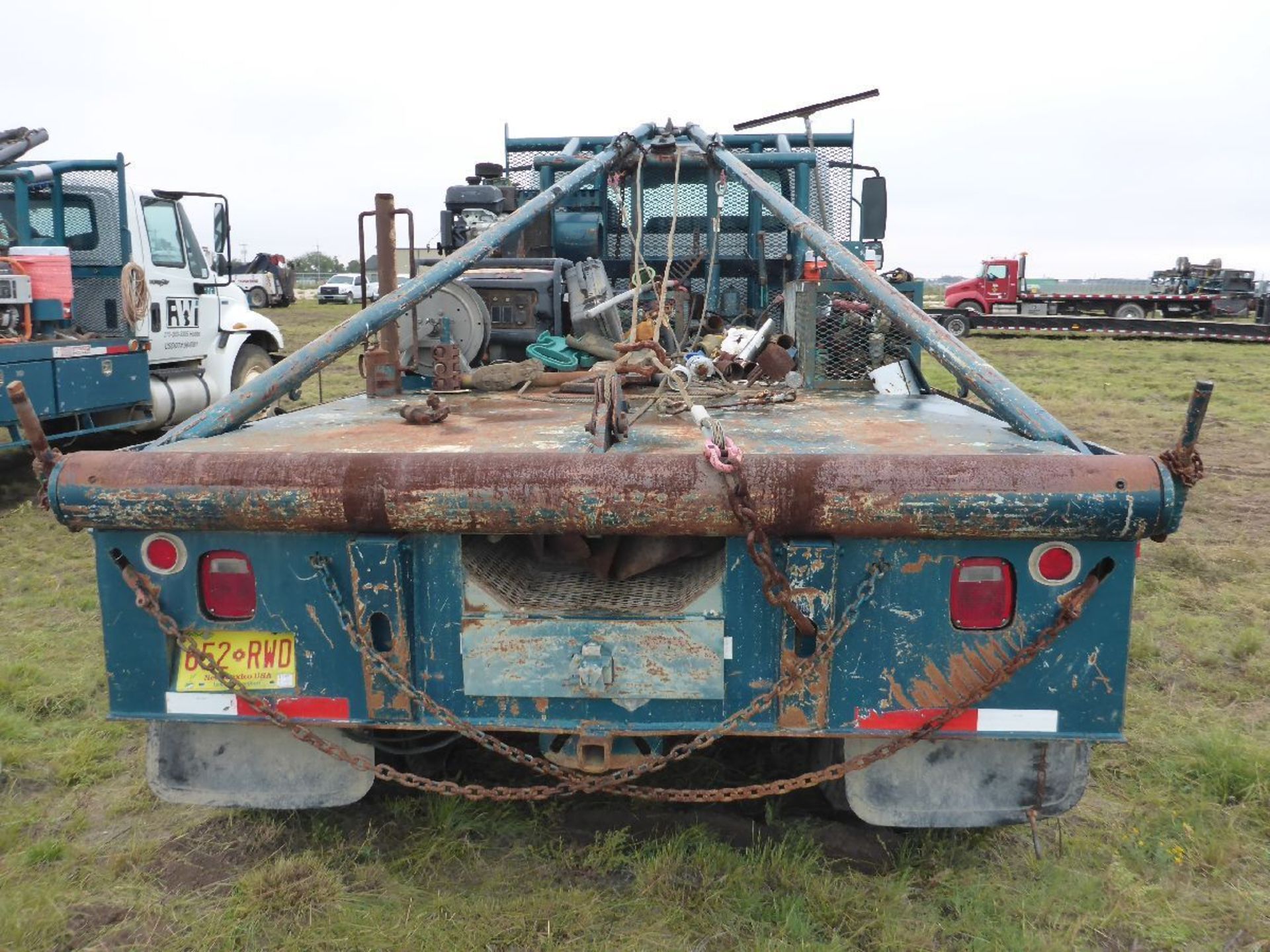 2013 International Model 4300 2 Ton Diesel Gang Truck - Image 3 of 5