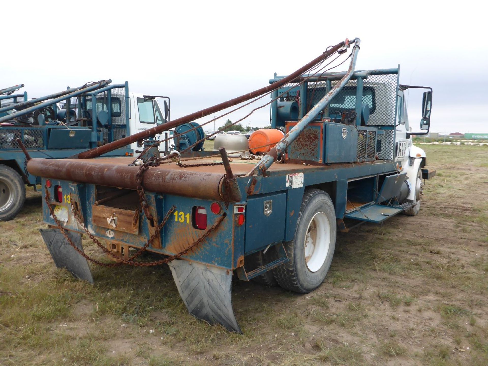 2006 International Model 4300 2 Ton Diesel Gang Truck - Image 4 of 8