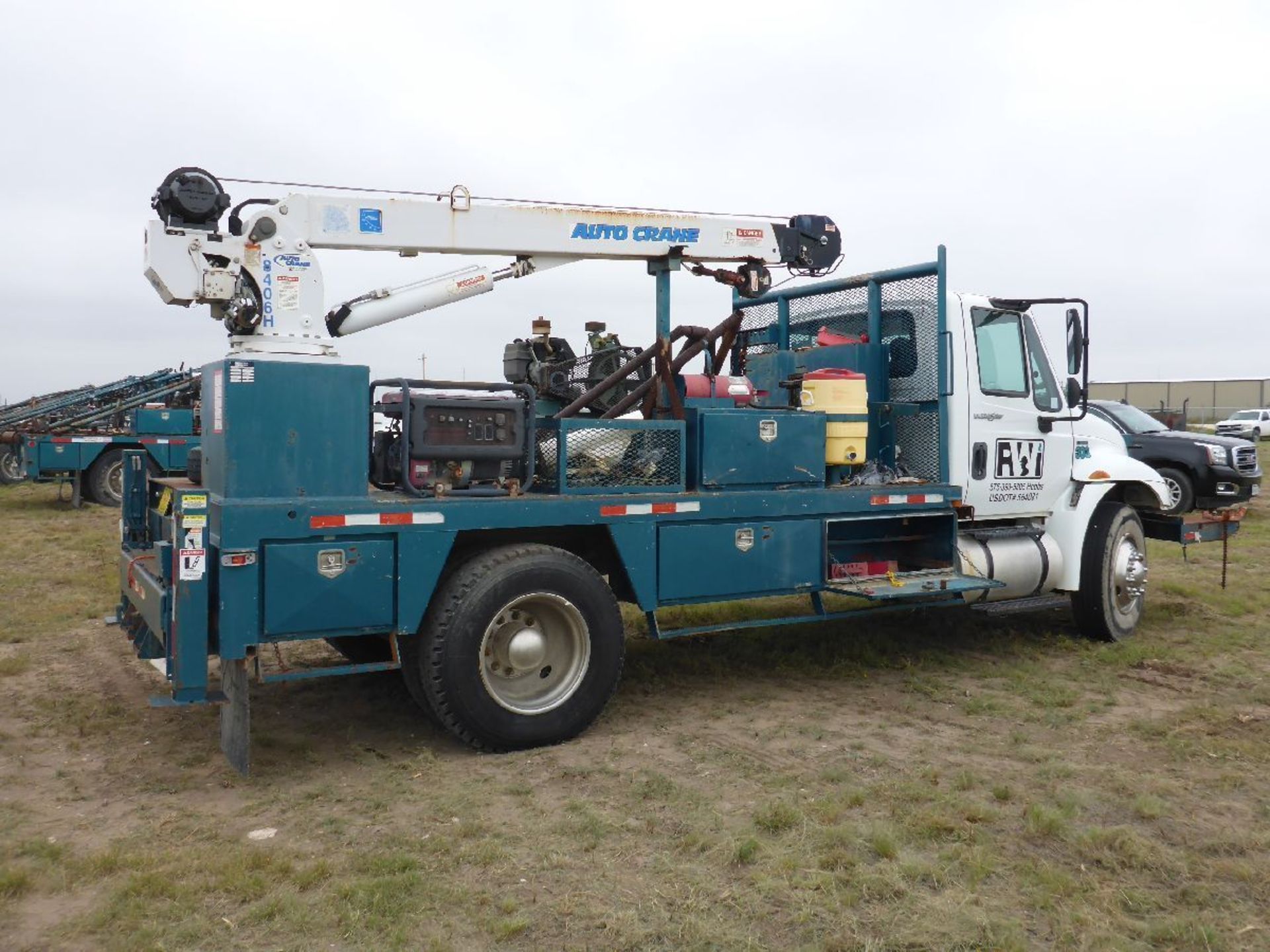 2011 International Model 4300 2 Ton Diesel Gang Truck - Image 2 of 5