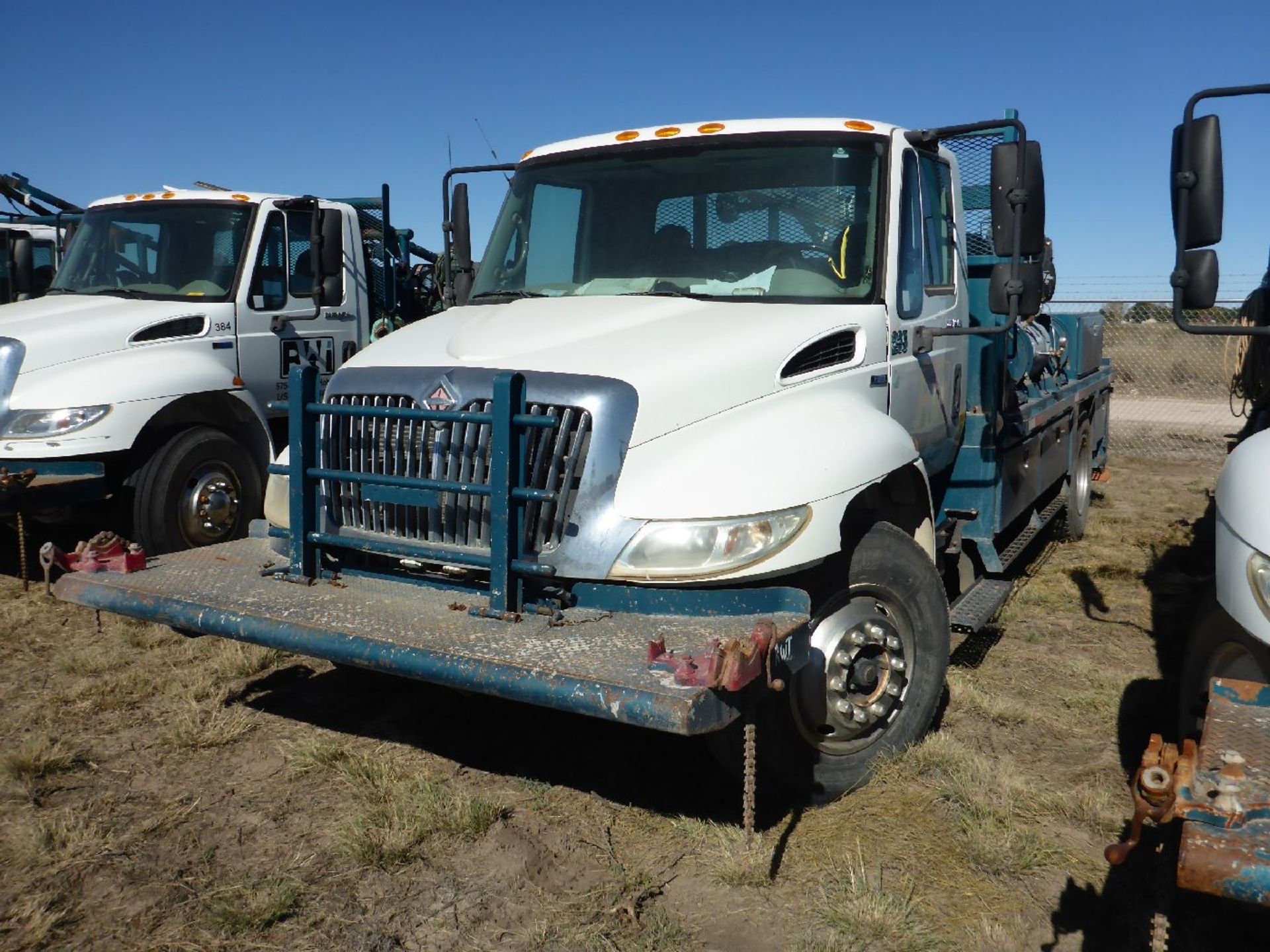 2008 International Model 4300 2 Ton Diesel Gang Truck - Image 2 of 5