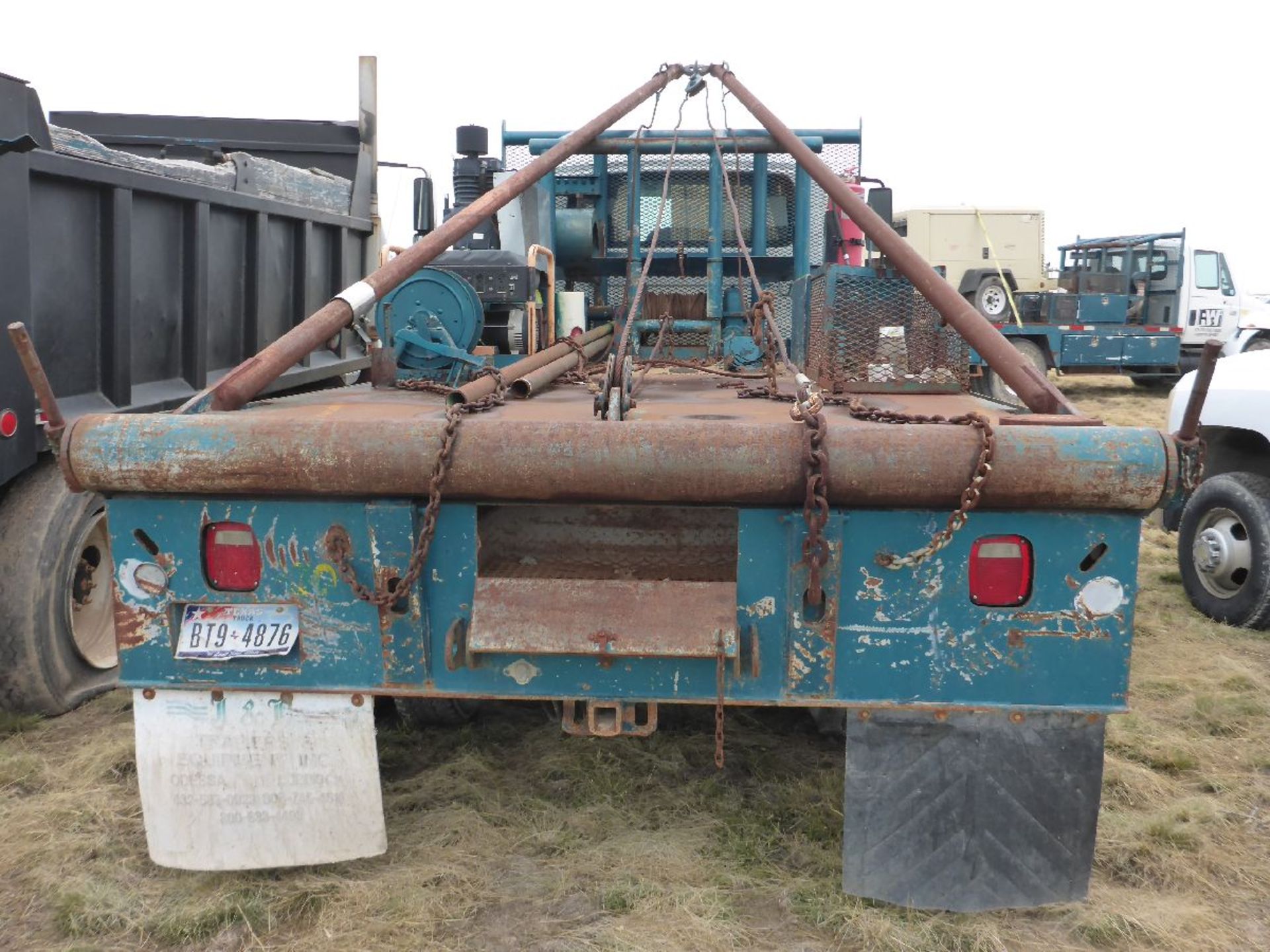 2008 International Model 4300 2 Ton Diesel Gang Truck - Image 3 of 7