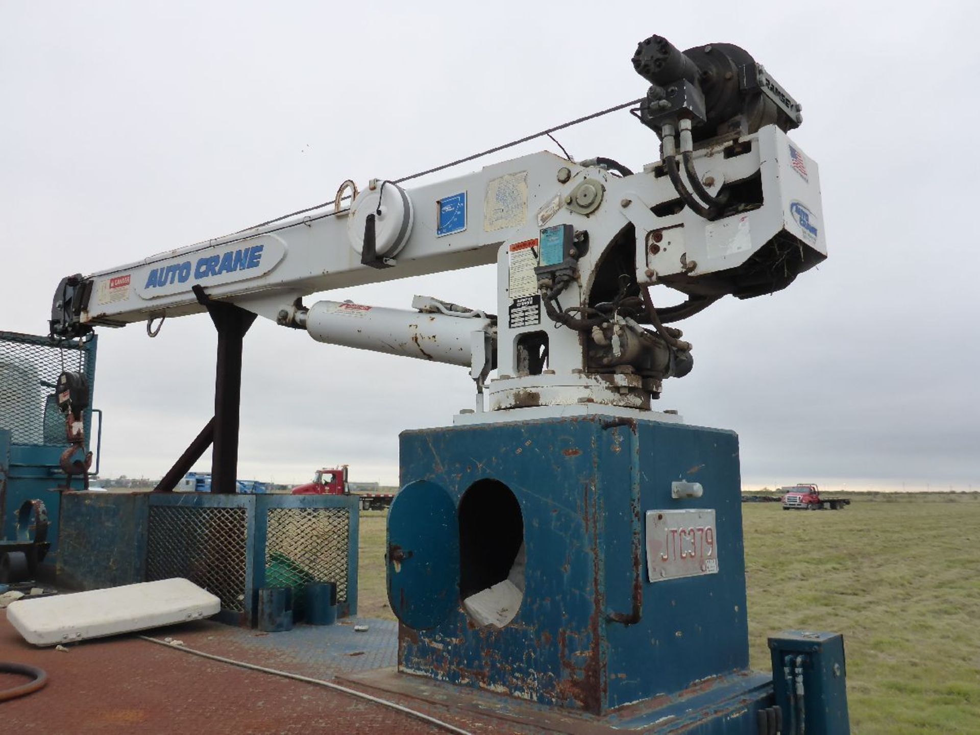 2008 International Model 4300 2 Ton Diesel Gang Truck - Image 3 of 5