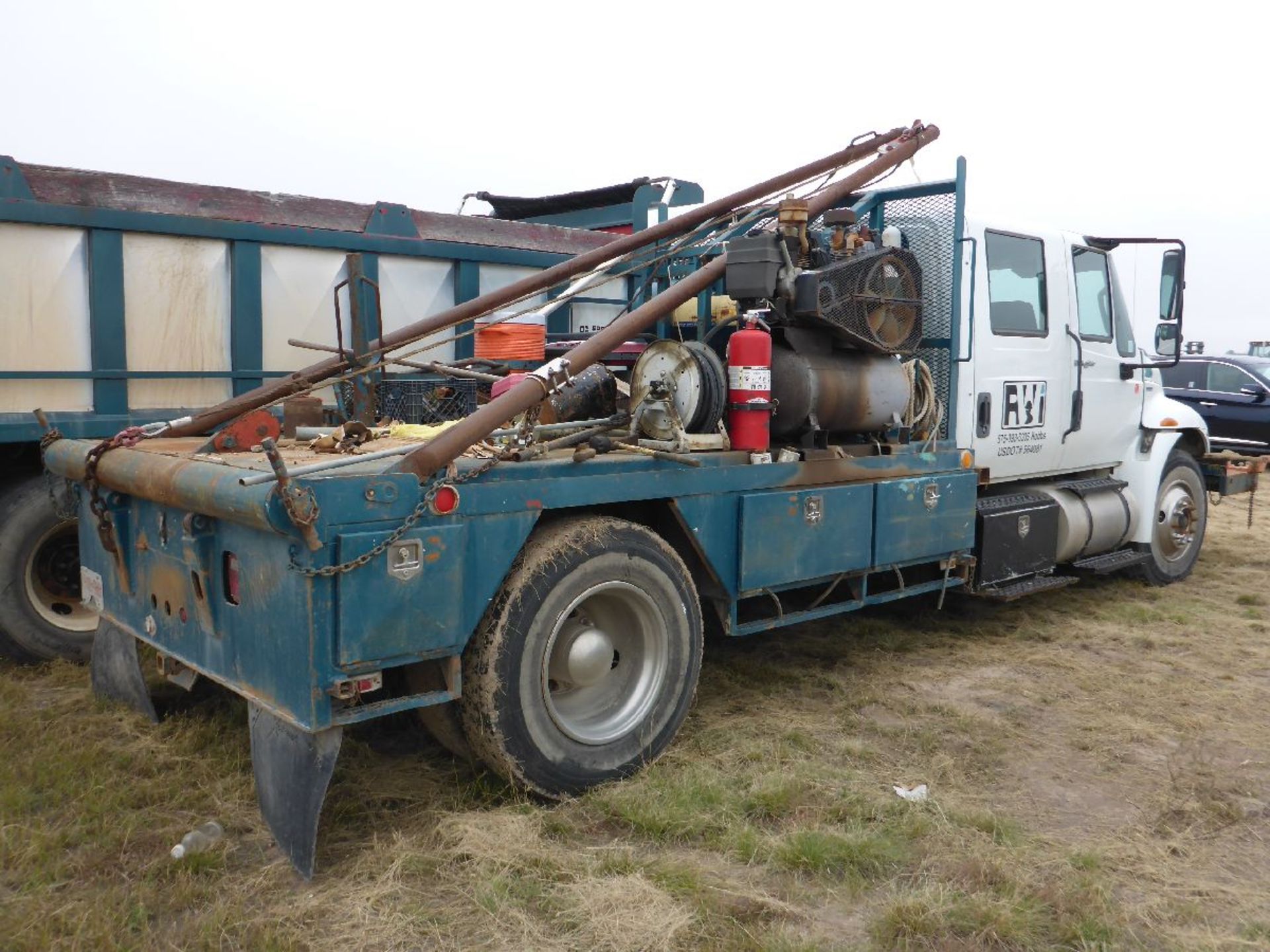 2011 International Model 4400 2 Ton Diesel Gang Truck - Image 2 of 7