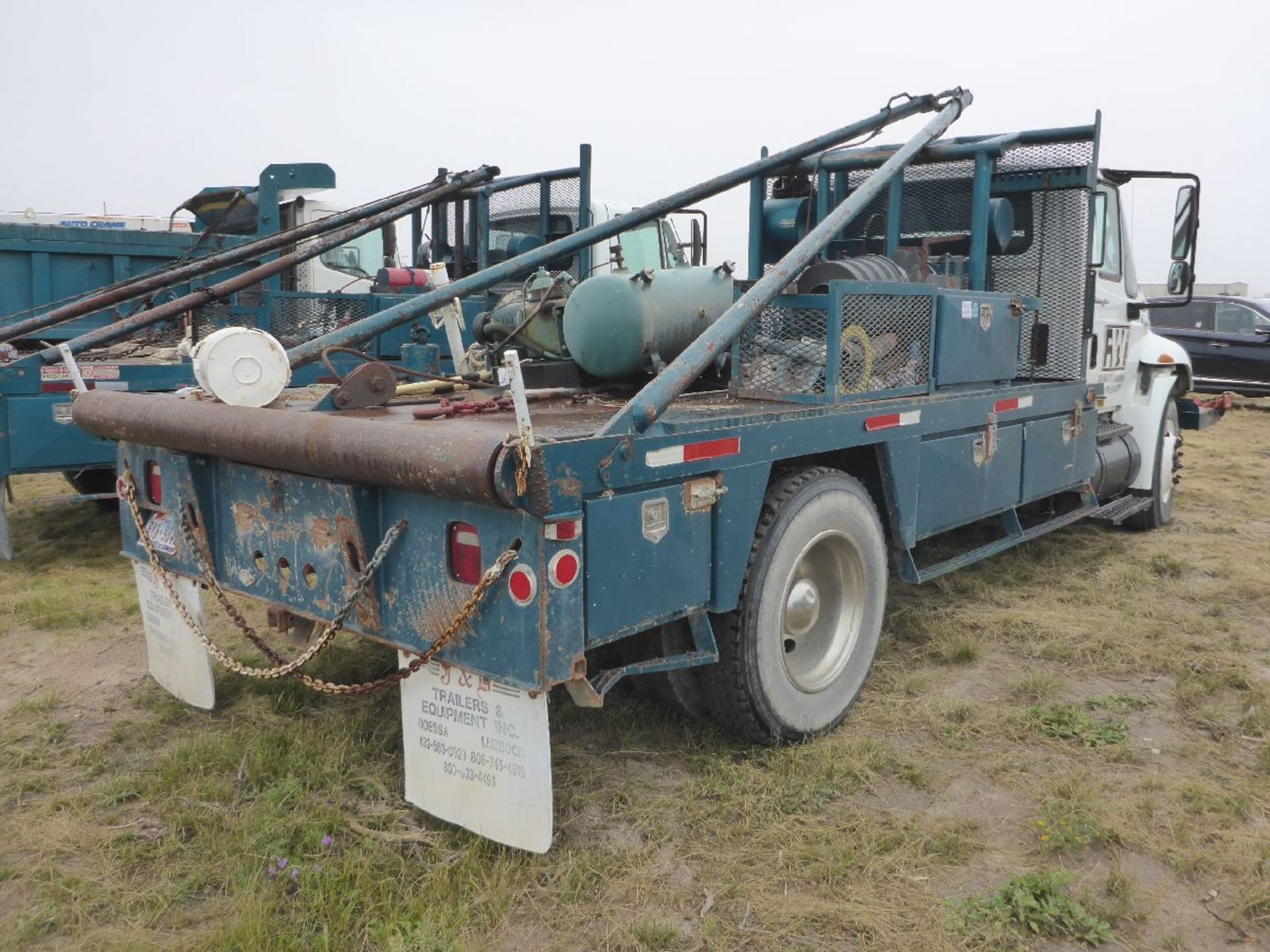 2009 International Model 4300 2 Ton Diesel Gang Truck - Image 3 of 5