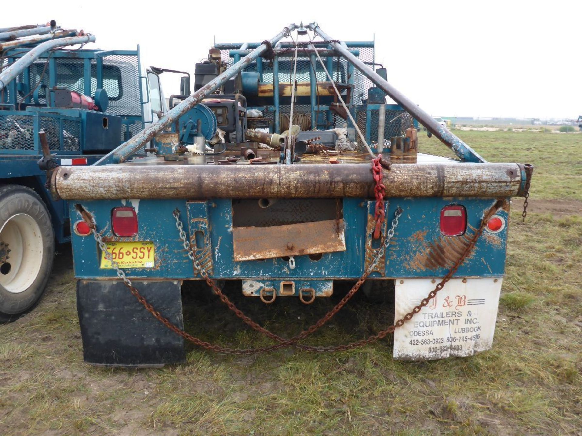 2011 International Model 4300 2 Ton Diesel Gang Truck - Image 3 of 6