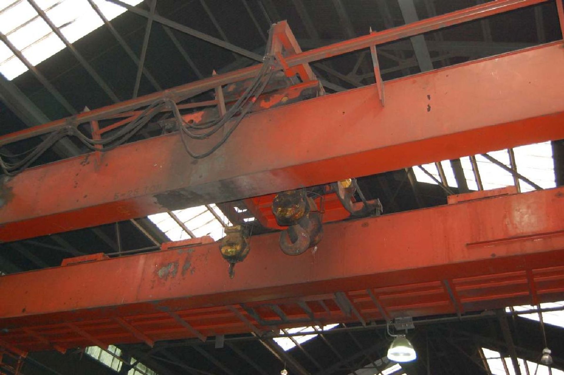 Ederer 25 Ton Main / 5 Ton Auxiliary Dual Girder Bridge Crane - Image 4 of 8