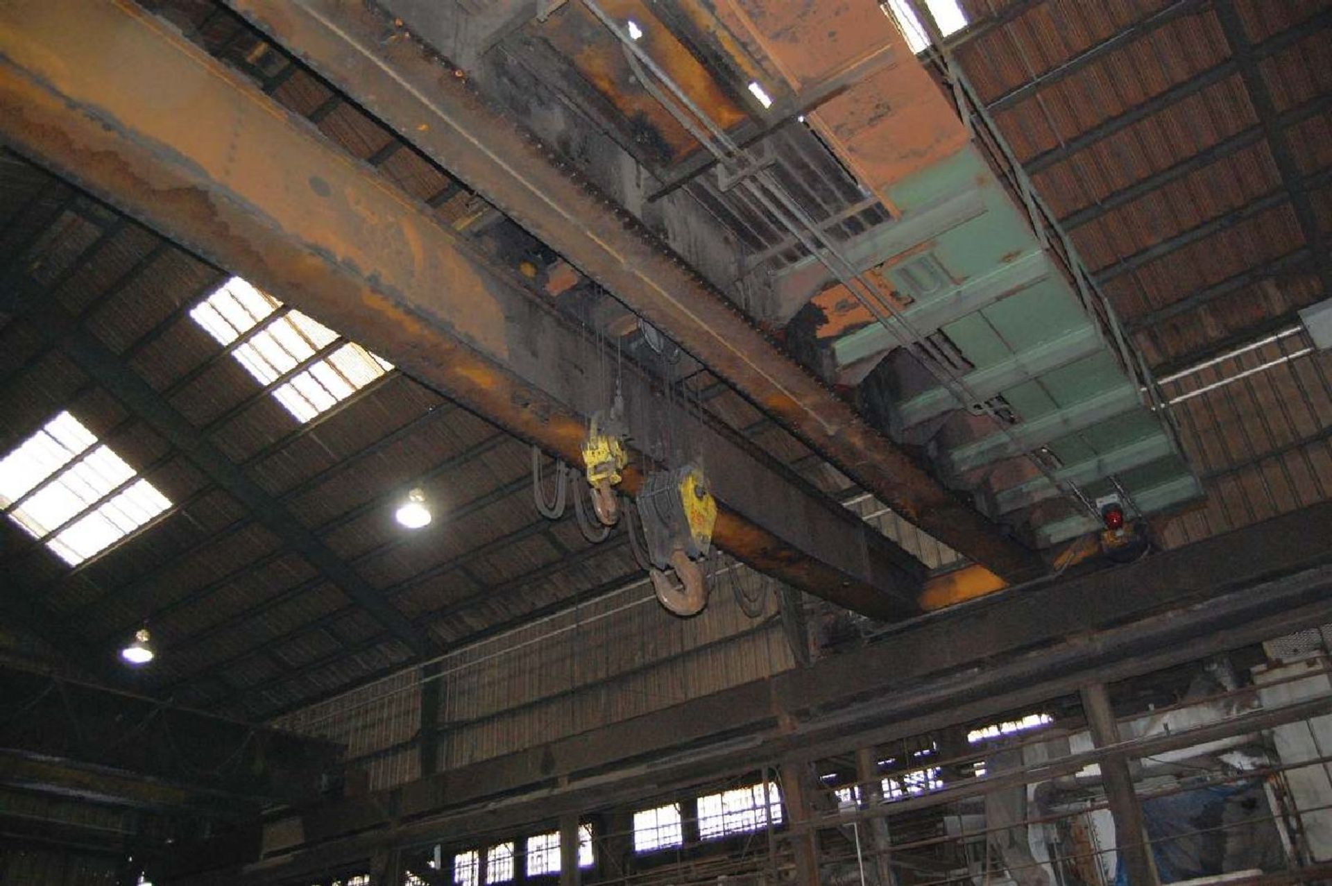 Ederer 25 Ton Main / 5 Ton Auxiliary Dual Girder Bridge Crane - Image 2 of 5