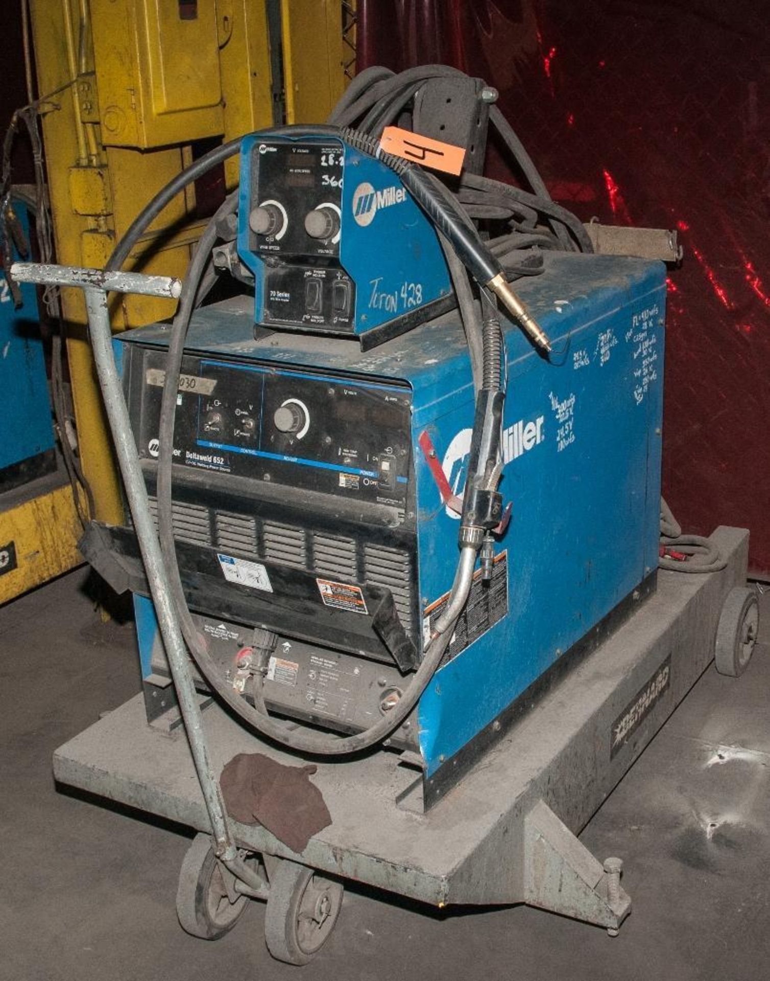 Miller Deltaweld 652, s/n MC160060U, Input 230/460/575v, Output 44v, 650amps, Duty Cycle 100%, Max O