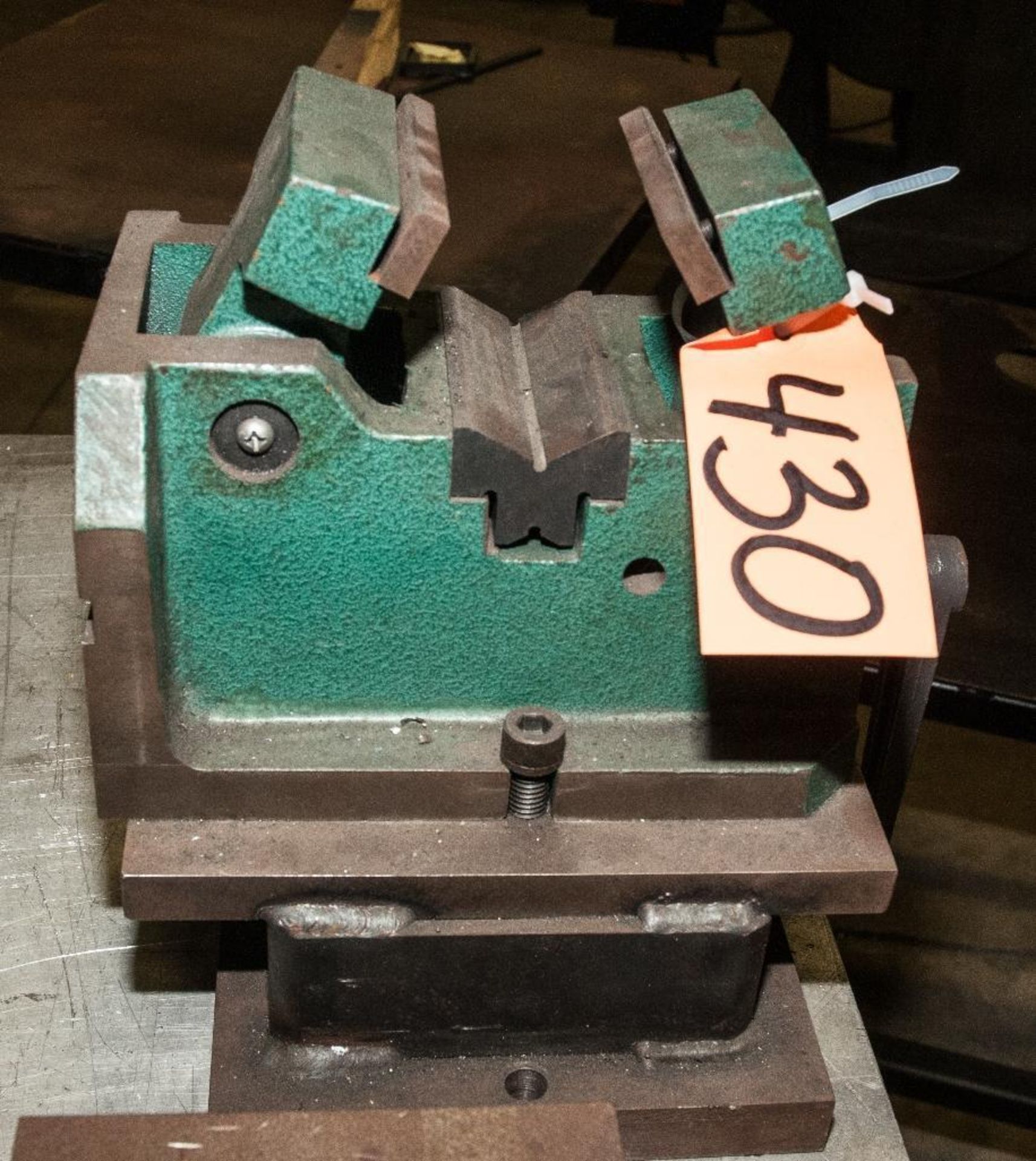 Shars Vise for round stock/pipe, LOCATED-United Tool N27 W23591 Paul Road Pewaukee, WI 53072