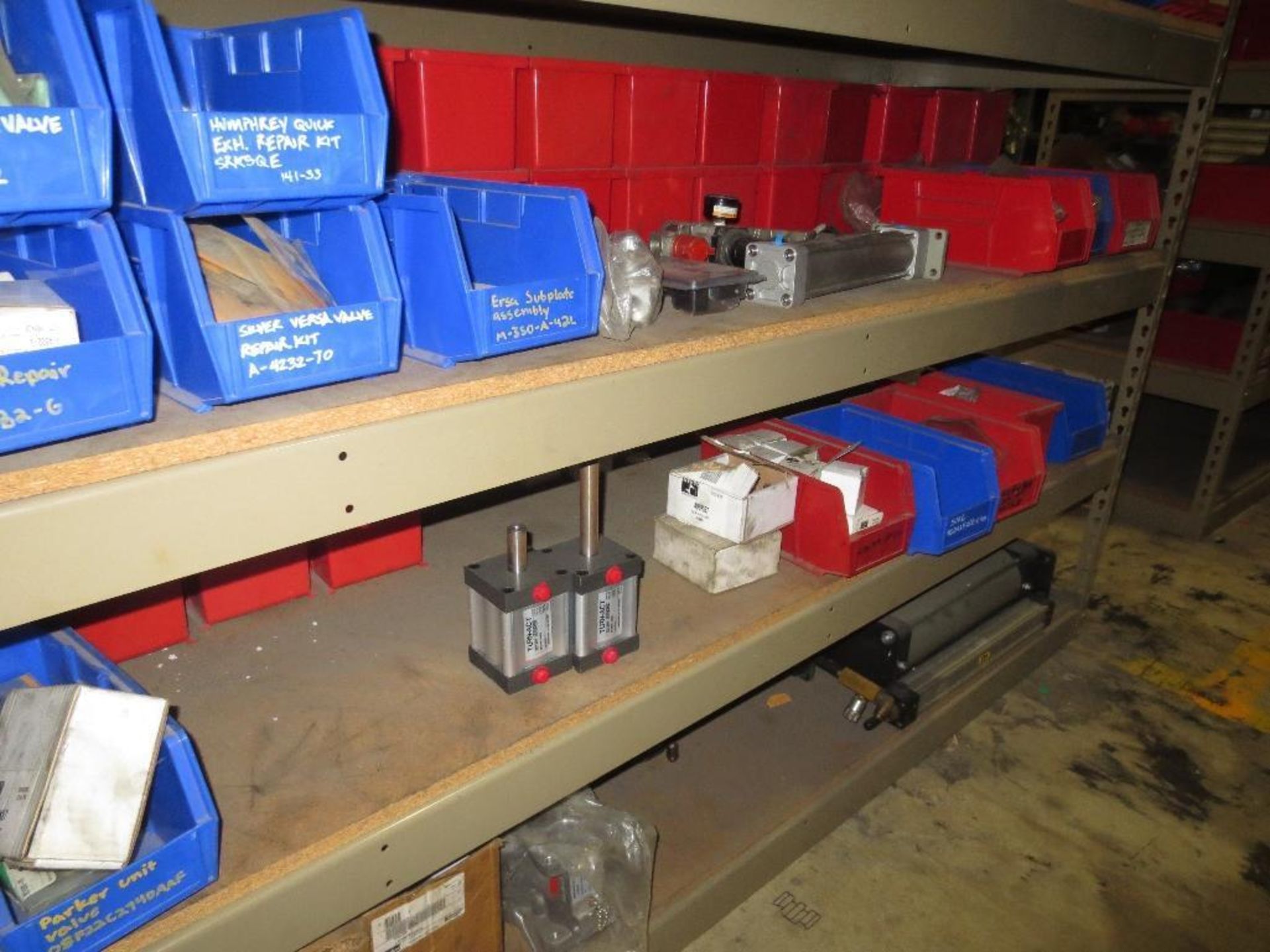 Shelf Plus Contents Of Various Size Pneumatic Cylinders & Valves - Image 4 of 6