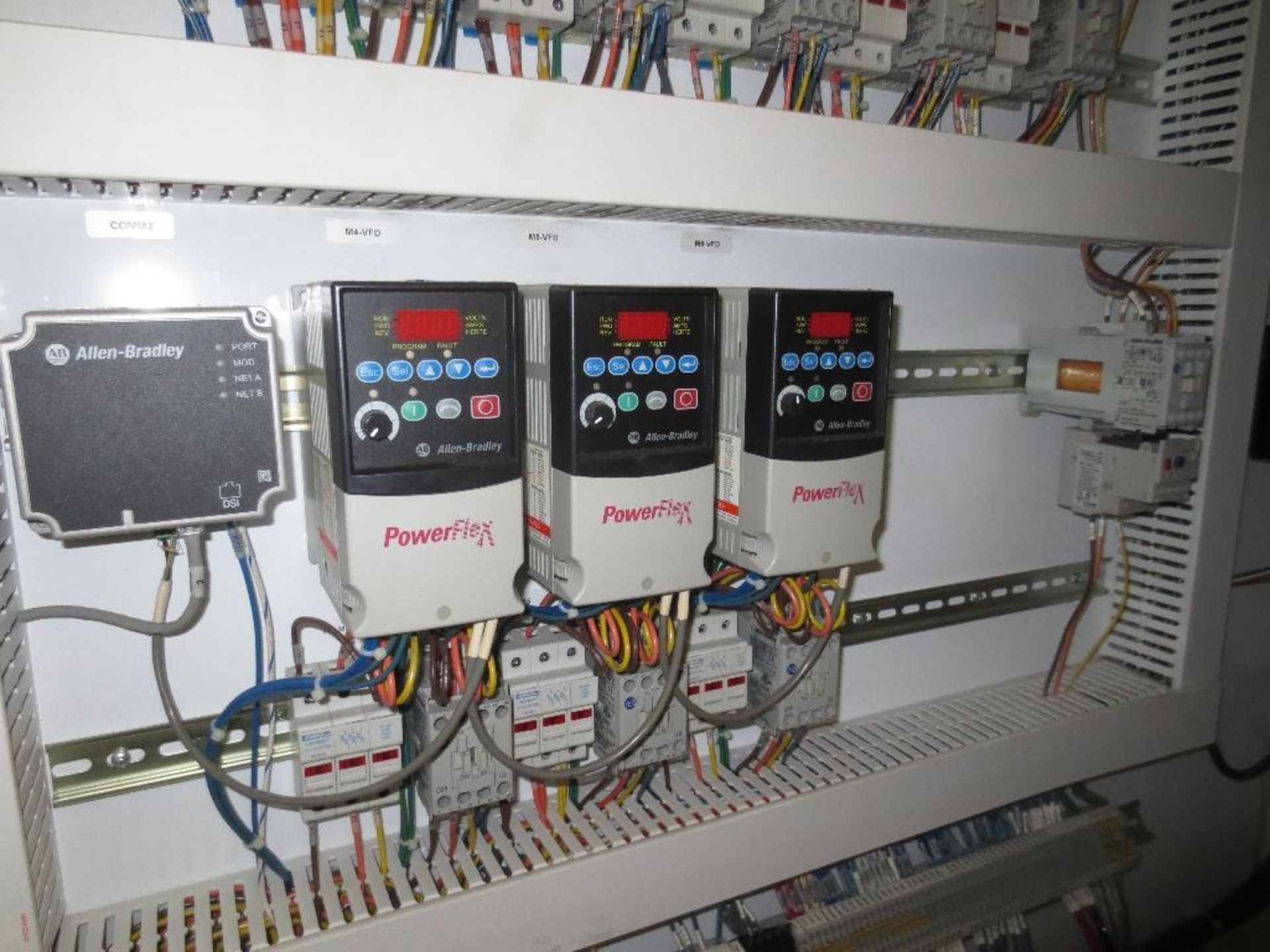 Control Panel, 480v 3ph 30amp, With Eight Allen Bradley Power Flex 4 A.C. Drives - Image 4 of 6