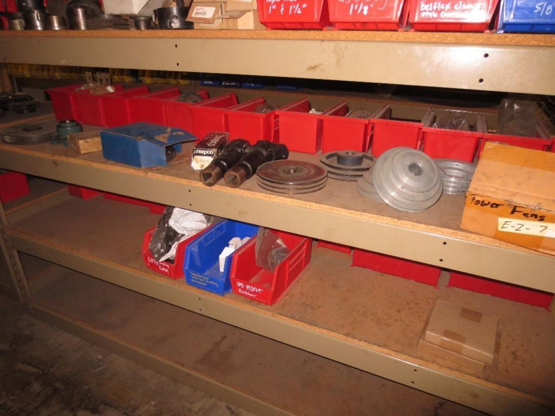 Shelf Plus Contents Of Various Size Sprockets & Pulleys - Image 5 of 5