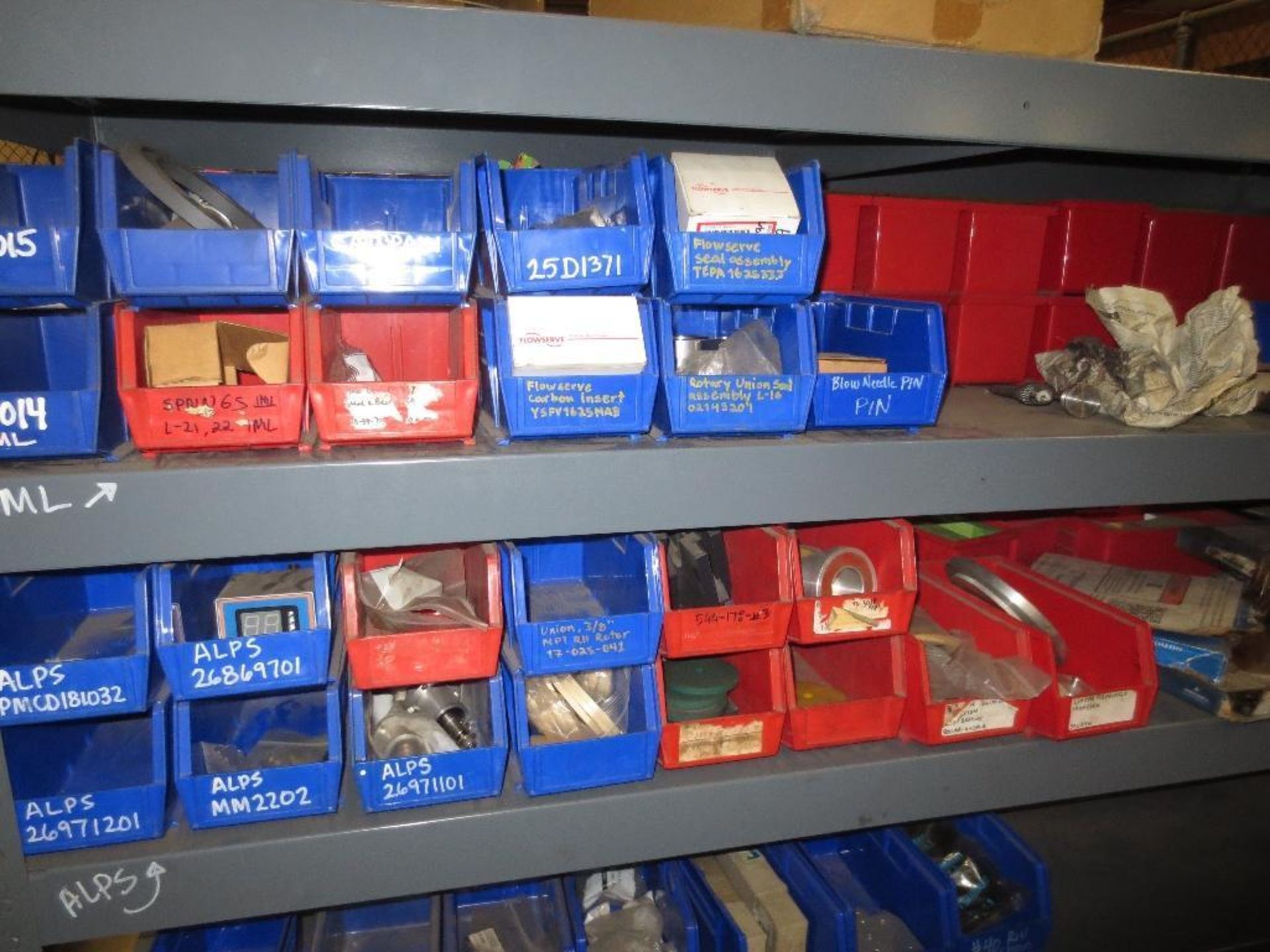 Shelf Plus Contents Of Various Size Seals & Chains - Image 3 of 5