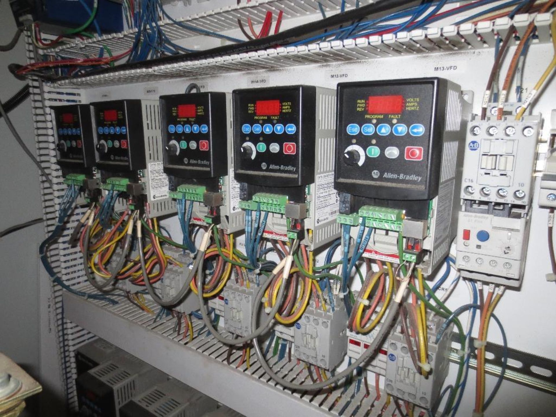 Control Panel, 480v 3ph 30amp, With Nine Allen Bradley Power Flex 4 A.C. Drives - Image 4 of 6