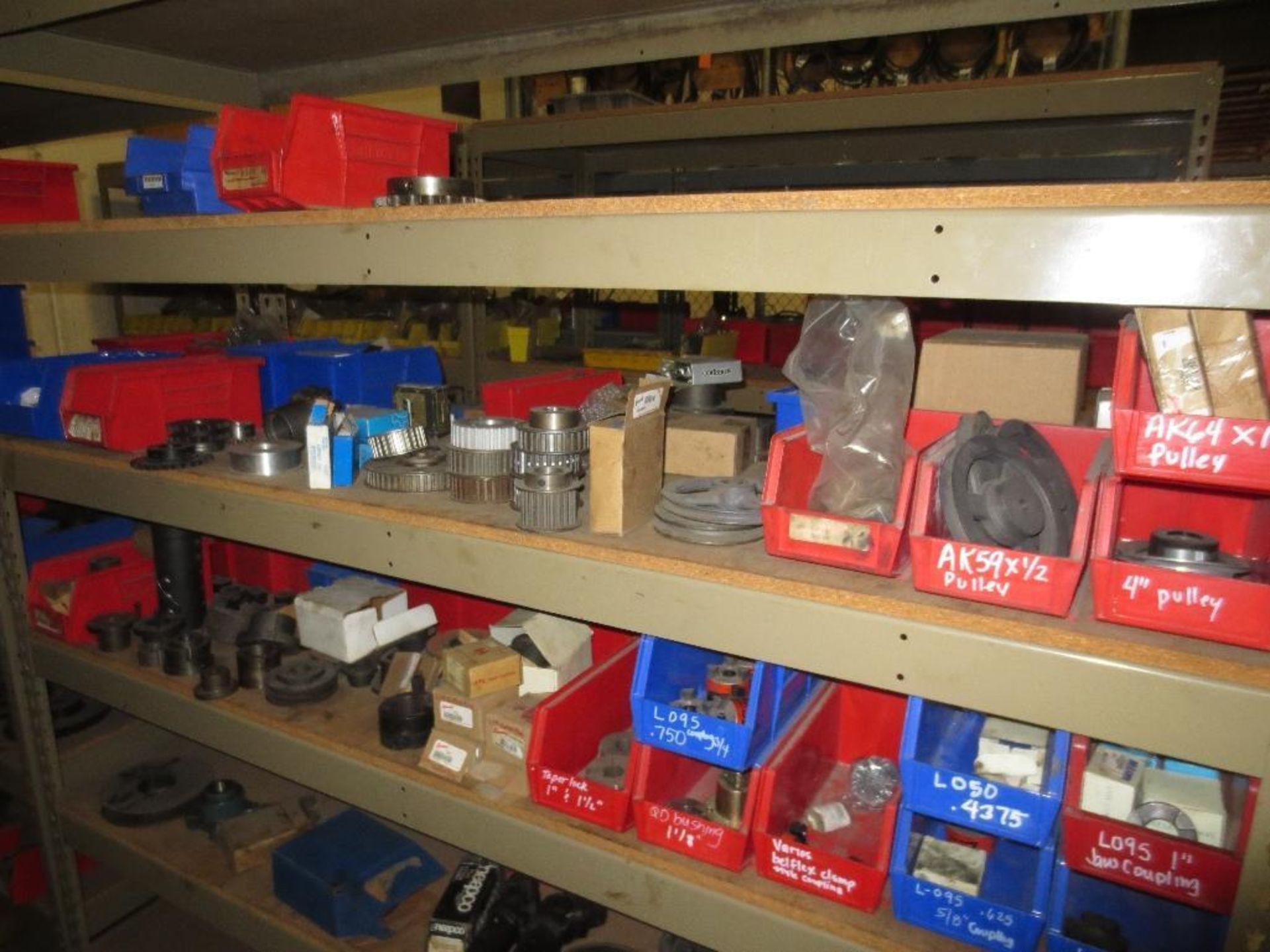 Shelf Plus Contents Of Various Size Sprockets & Pulleys - Image 4 of 5