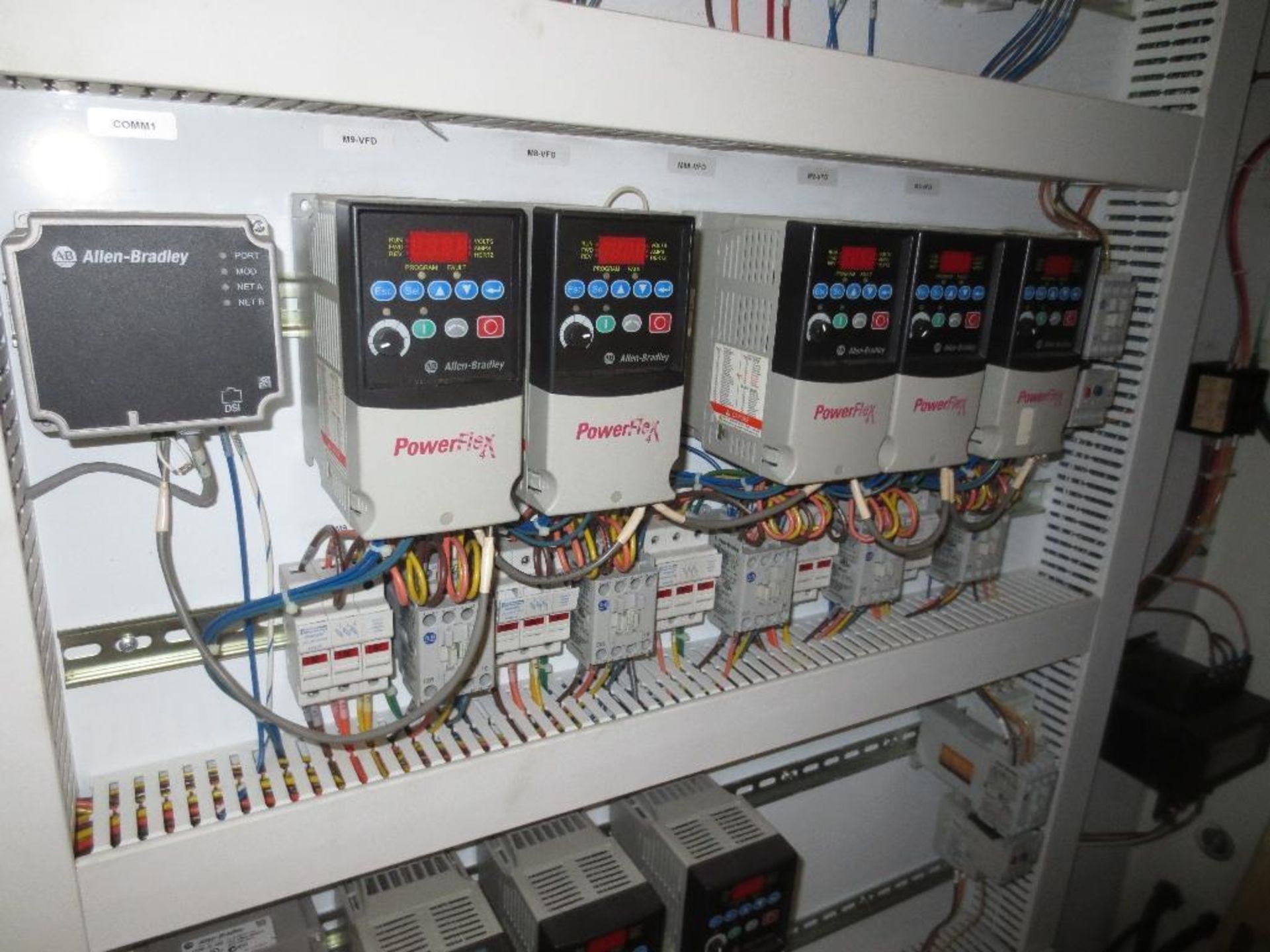 Control Panel, 480v 3ph 30amp, With Eight Allen Bradley Power Flex 4 A.C. Drives - Image 3 of 6