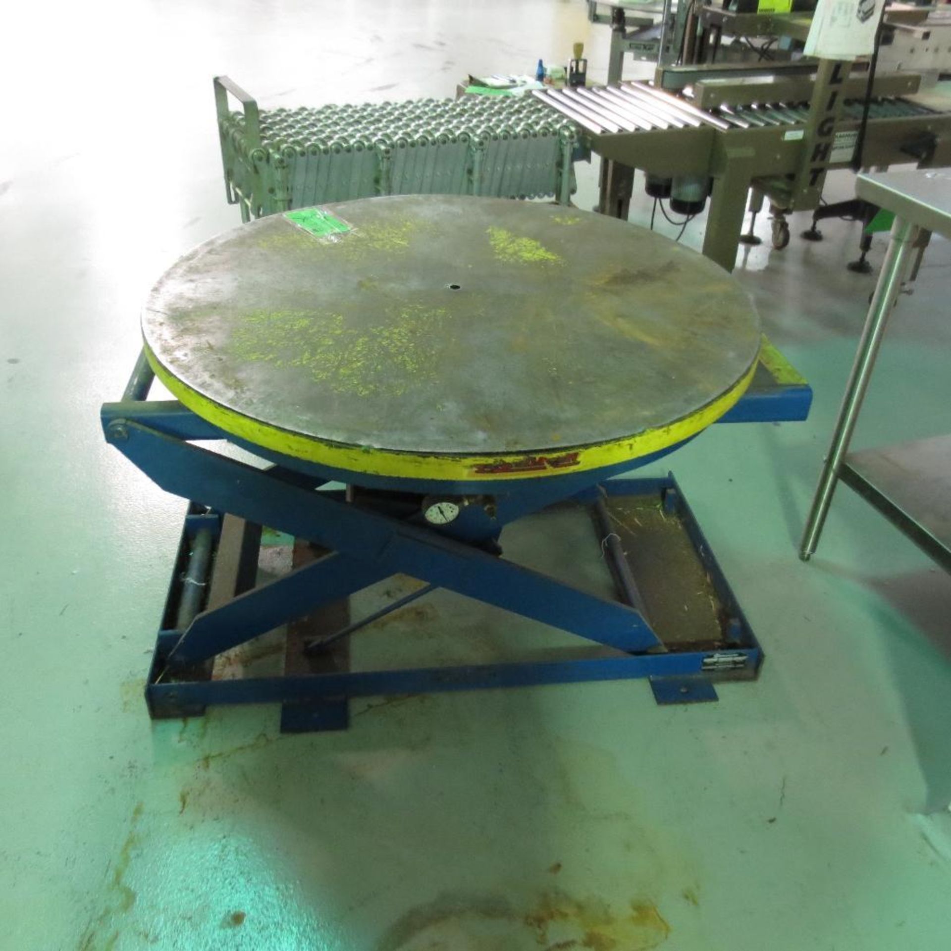 42 1/2" Round Air Lift Table - Image 2 of 2