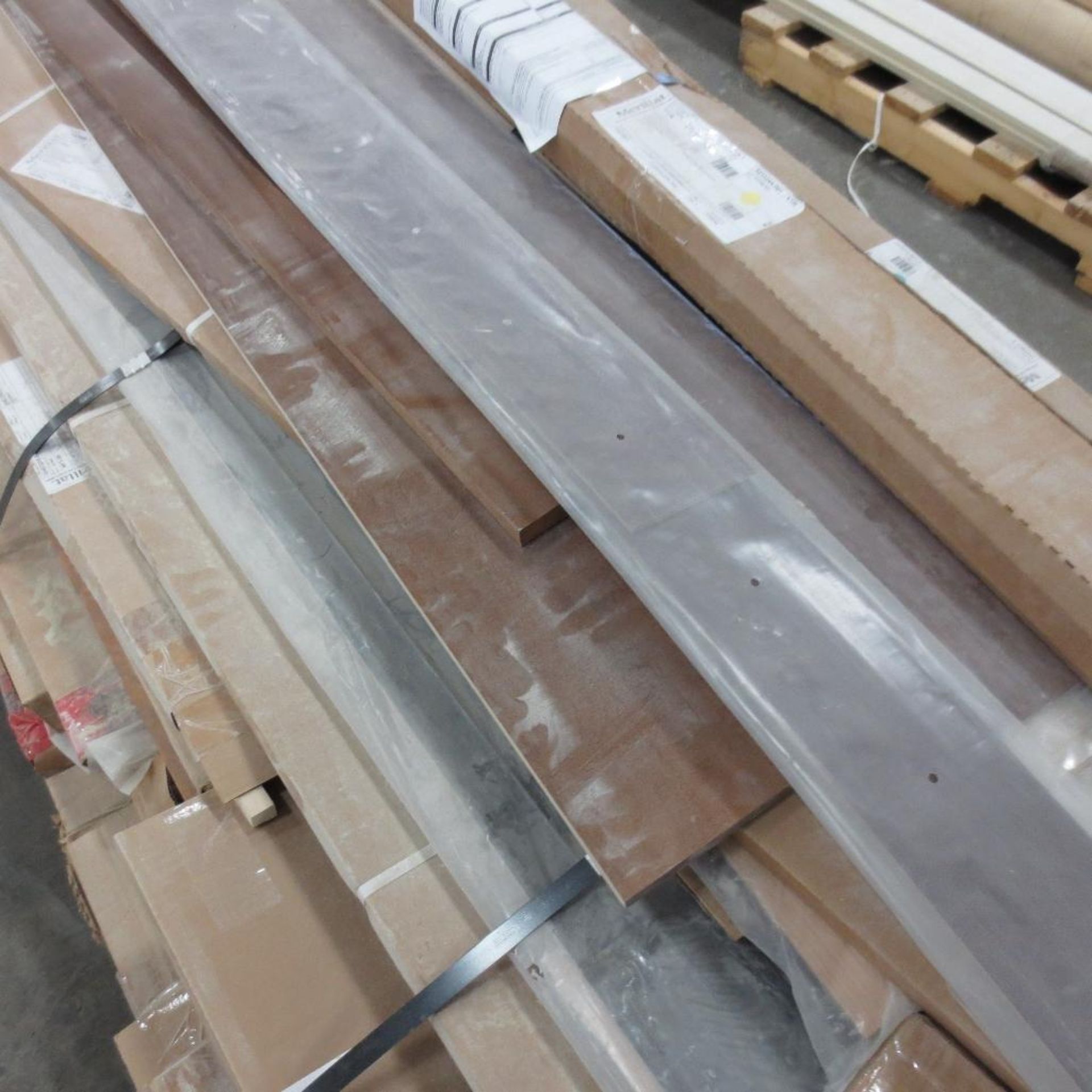 Pallet of Trim - Image 2 of 3