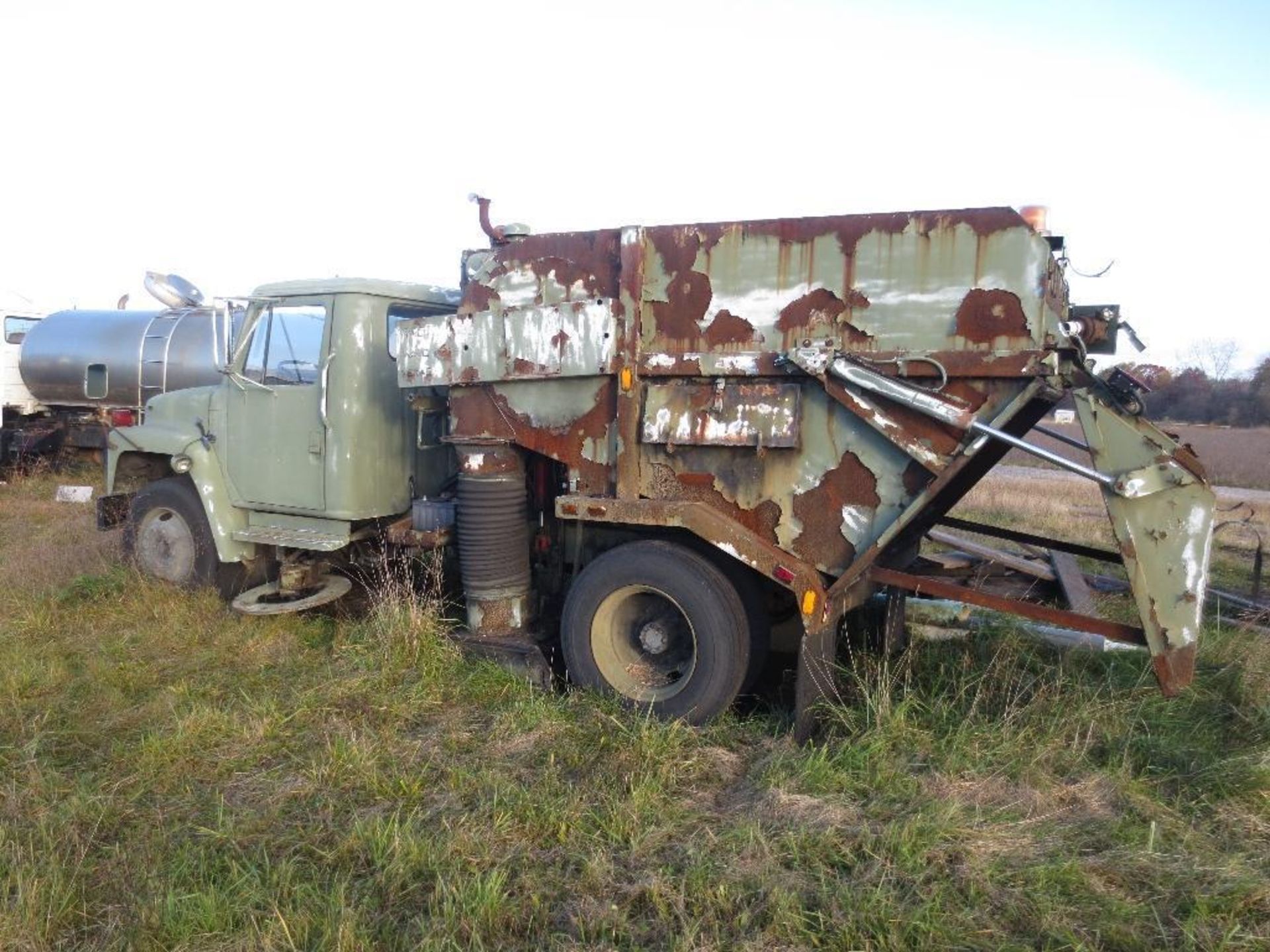 Navistar International Vac/Sweeper Truck, 1988, Vin # 1HTLAZPM1KH540973 Condition Unknown - Image 2 of 28