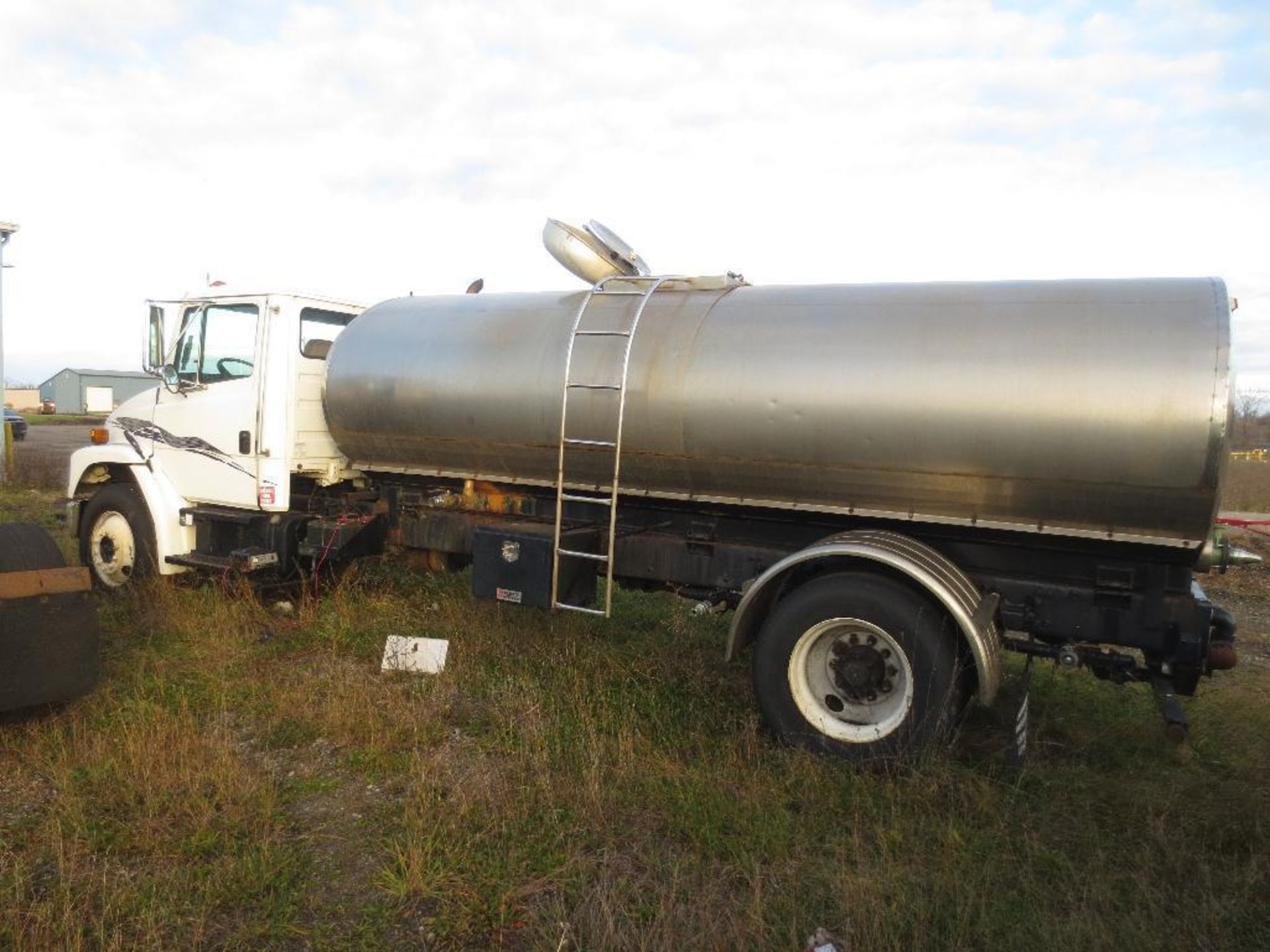 1997 Freightliner Water Truck, 103,406 Miles Vin# 1FV6HLBA1WH922608- - Image 2 of 19