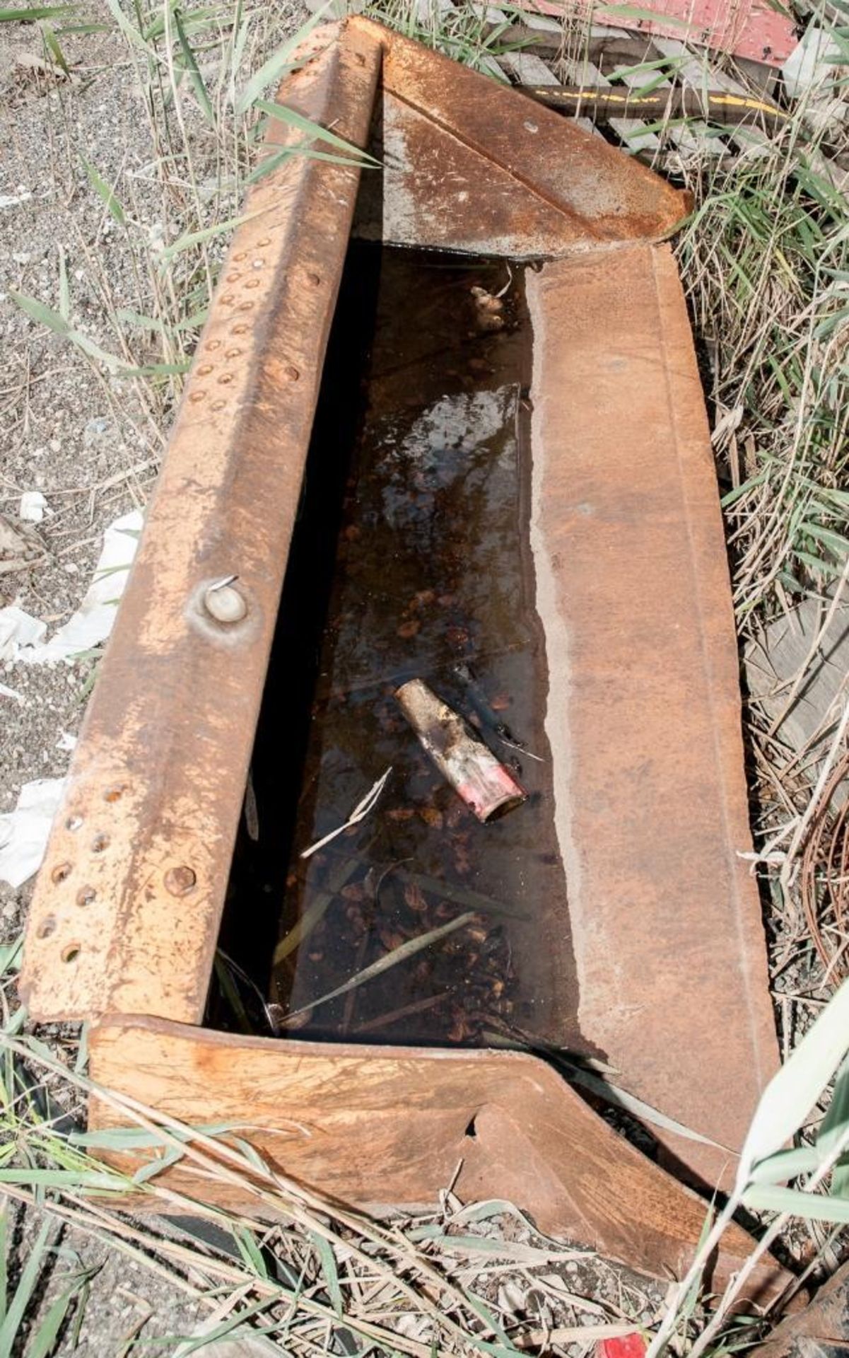 Skid Steer Bucket 6', Needs Some Weld/Repair,See Photos-MUST BE PICKED UP WITHIN 3 DAYS OF AUCTION E - Image 2 of 5