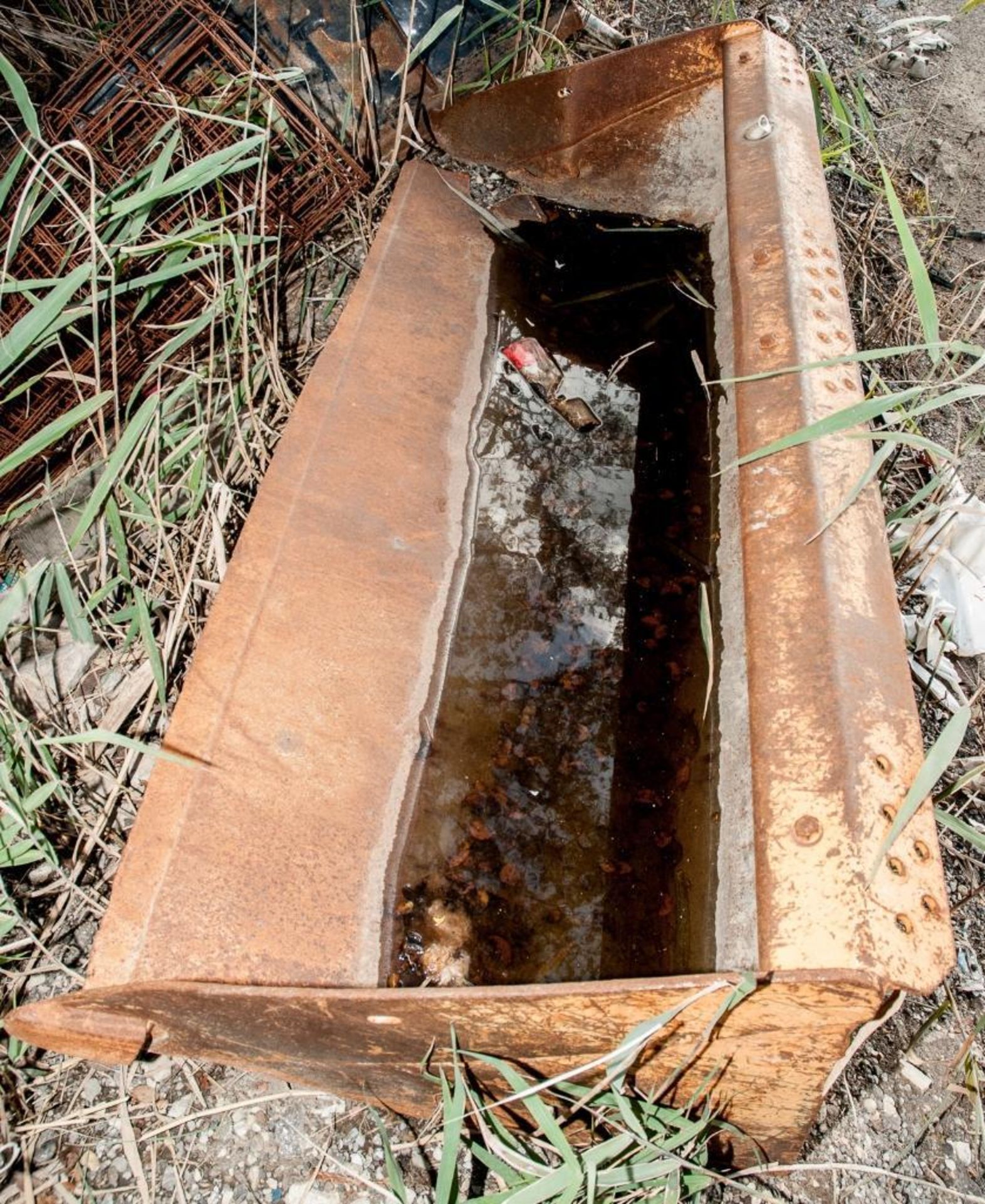 Skid Steer Bucket 6', Needs Some Weld/Repair,See Photos-MUST BE PICKED UP WITHIN 3 DAYS OF AUCTION E - Image 3 of 5