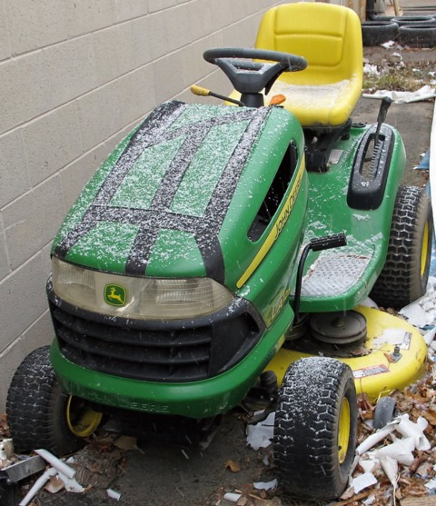 JOHN DEERE RIDE ON LAWN MOWER