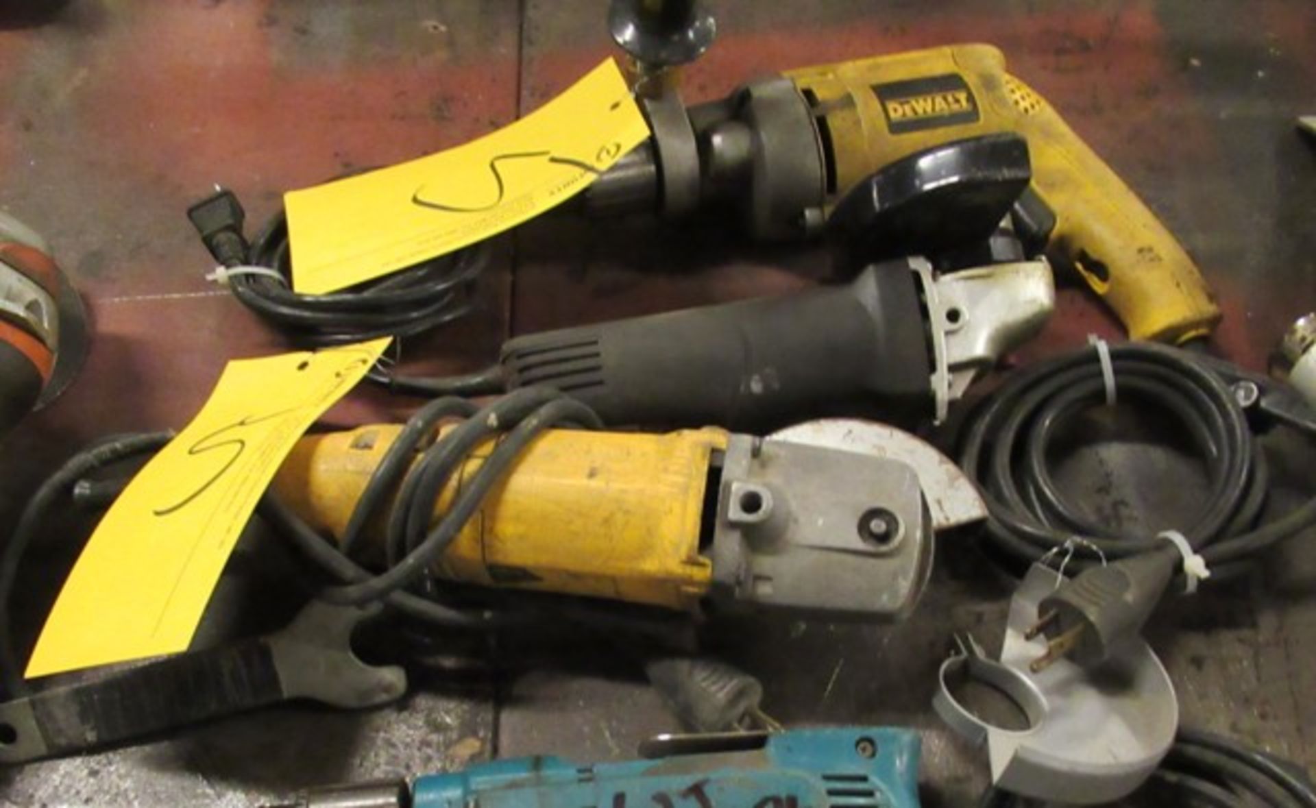 LOT 4 PC. ASST. DEWALT DW235g 1/2" DRILL, DW-402 4" ANGLE GRINDER, MAKITA DRILL, DRILL MASTER 4-1/2"