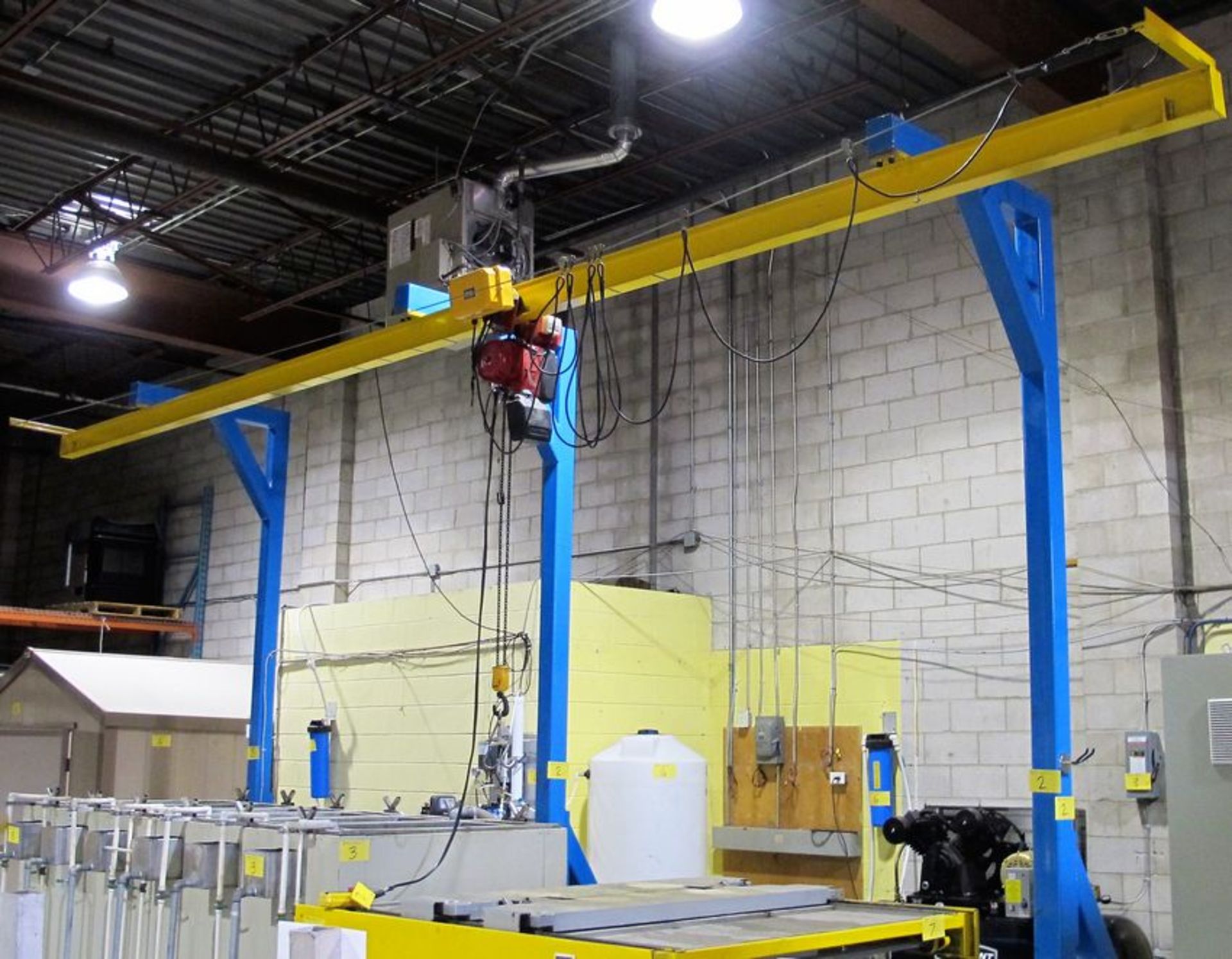 2015 APPROX. 28'L FREE STANDING CRANE/GANTRY SYSTEM W/ DLMAG 500KG CAP. ELECTRIC HOIST, PENDANT - Image 2 of 5